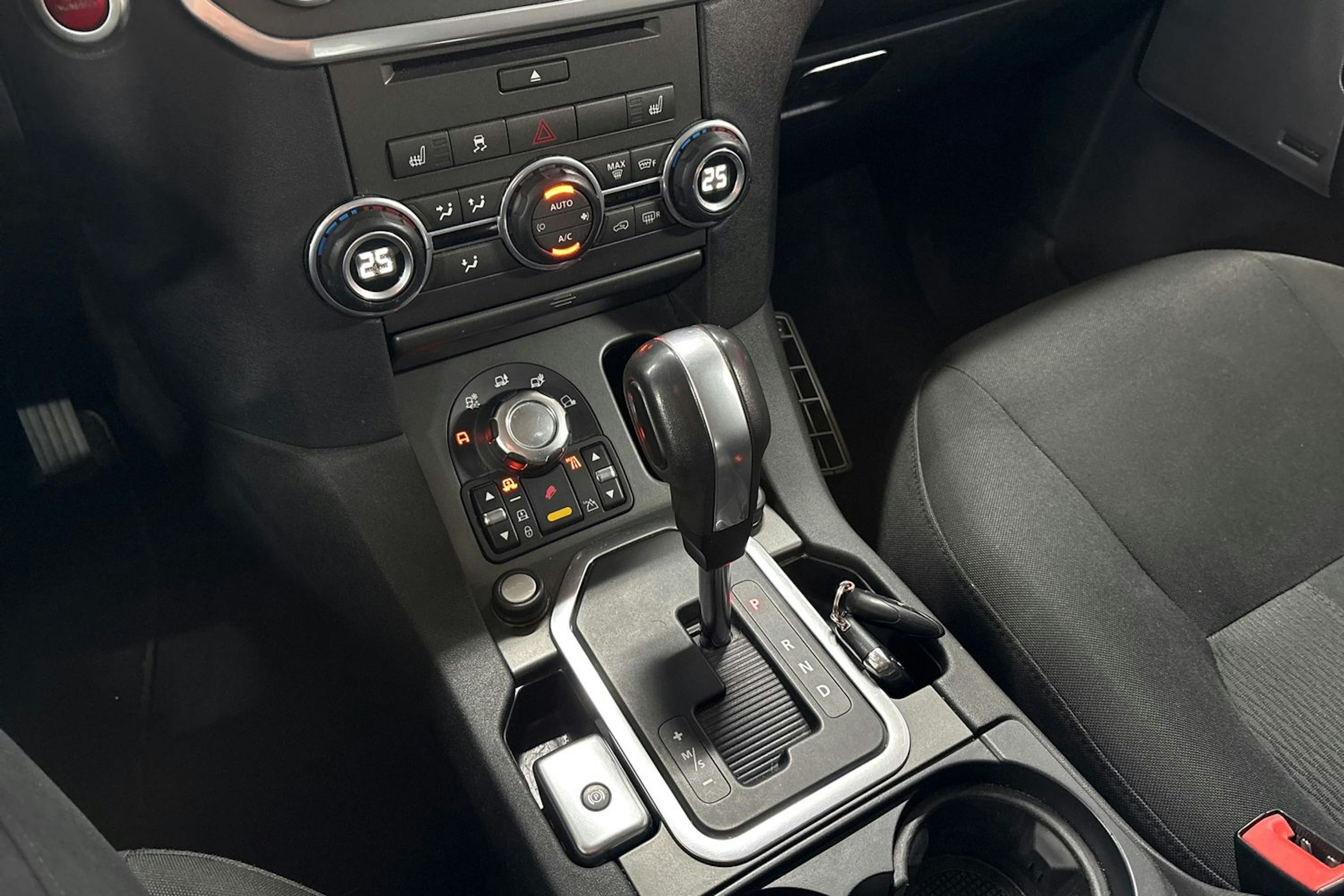 Hopea Land Rover Discovery 2010 kuva 23.