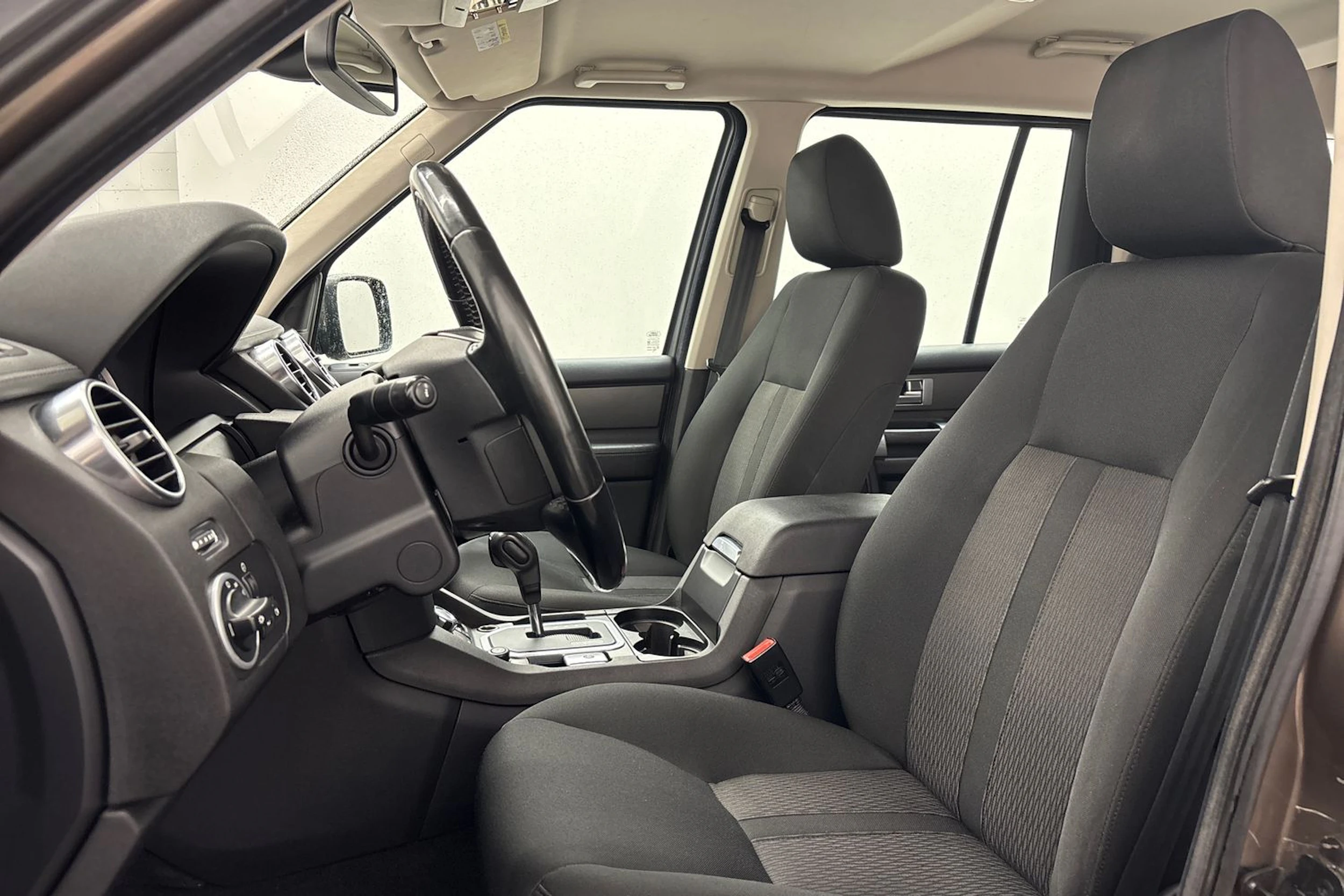 ruskea (beige) Land Rover Discovery 2010 kuva 11.