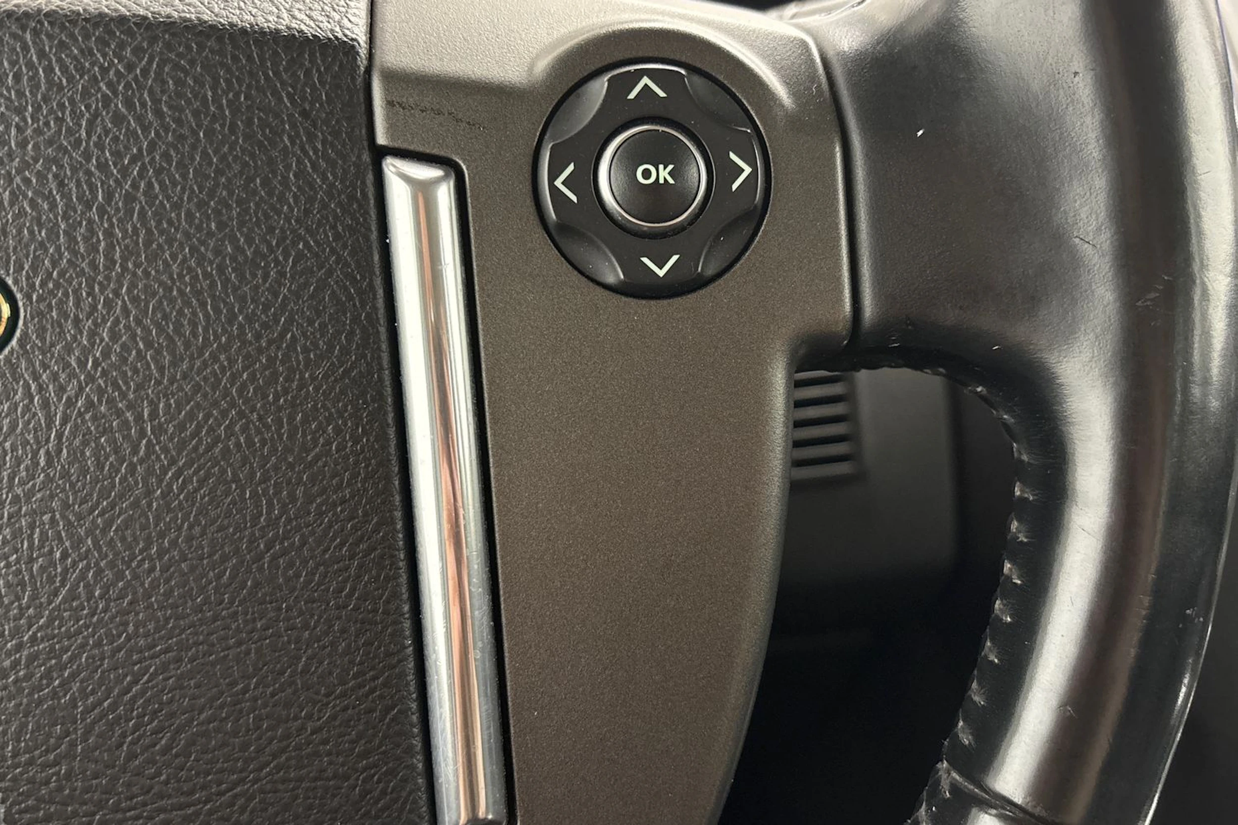 ruskea (beige) Land Rover Discovery 2010 kuva 15.