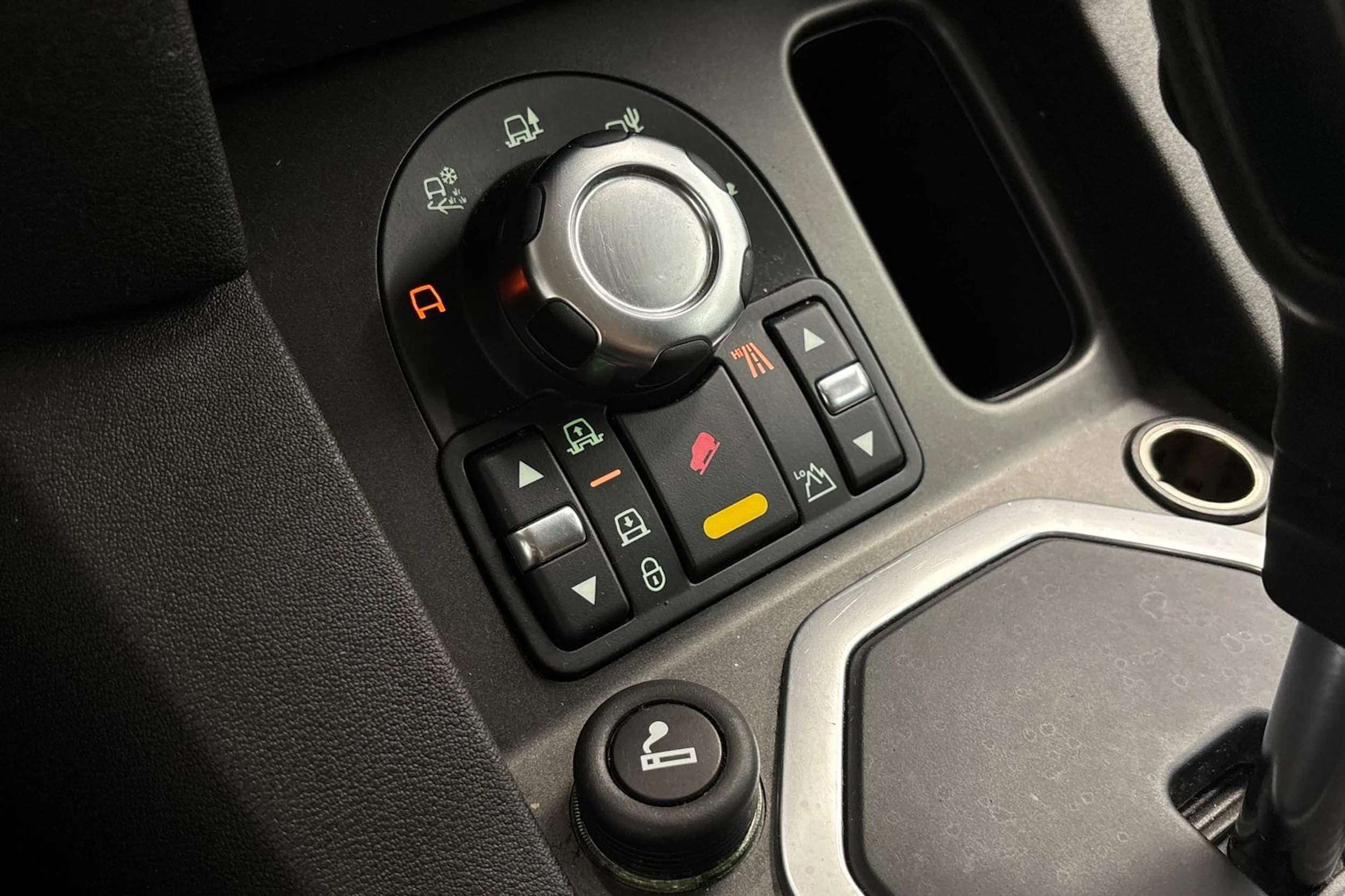 ruskea (beige) Land Rover Discovery 2010 kuva 18.