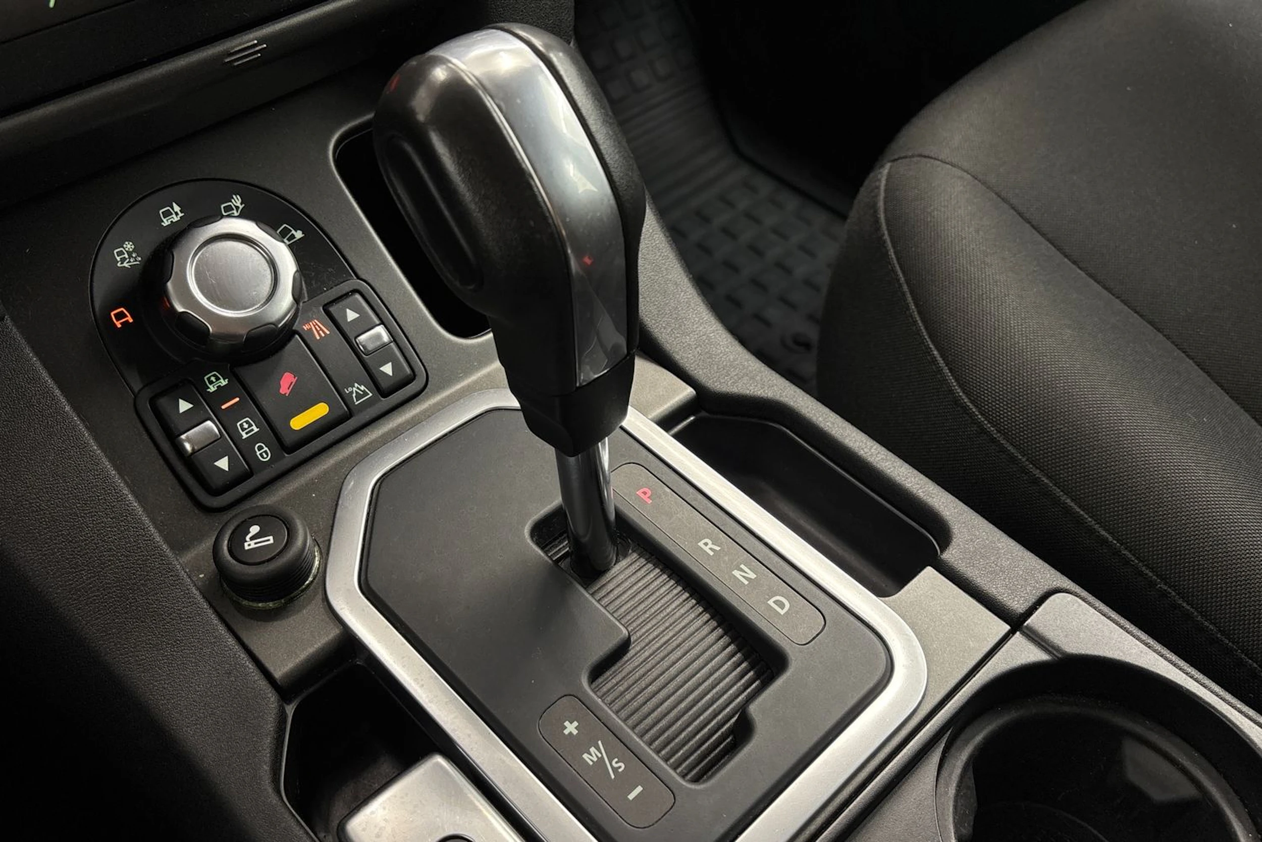 ruskea (beige) Land Rover Discovery 2010 kuva 19.