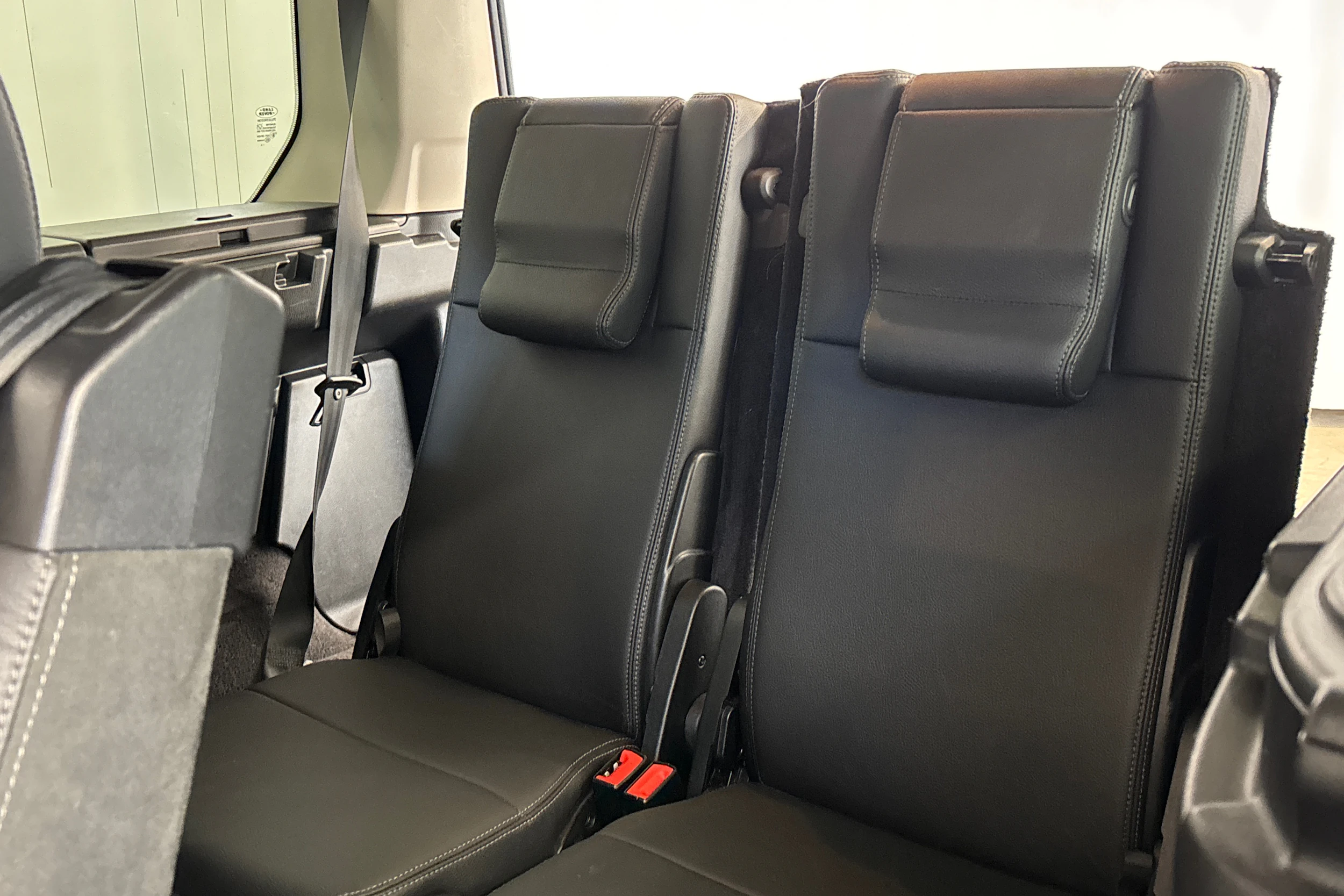 musta Land Rover Discovery 2011 kuva 11.