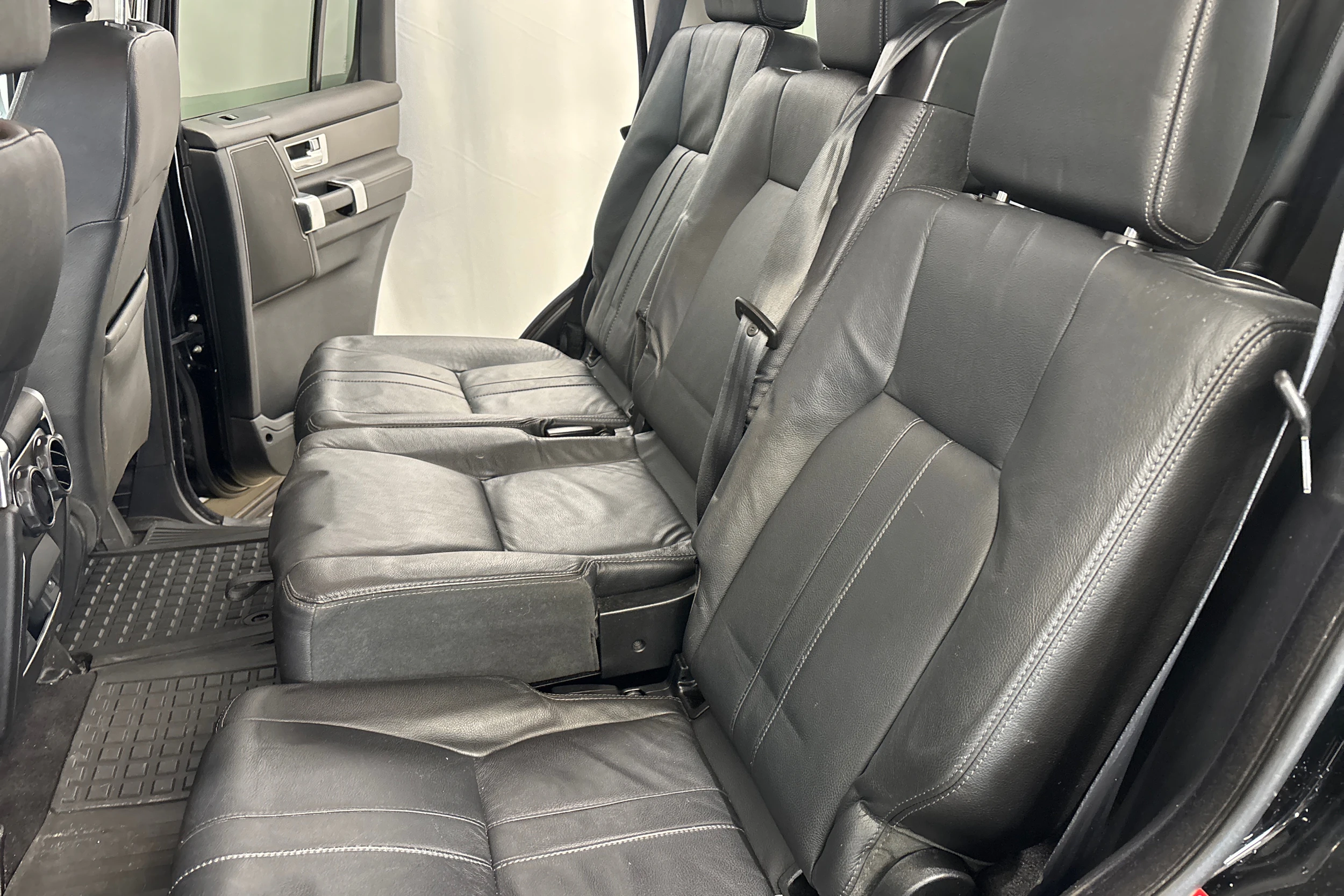 musta Land Rover Discovery 2011 kuva 12.