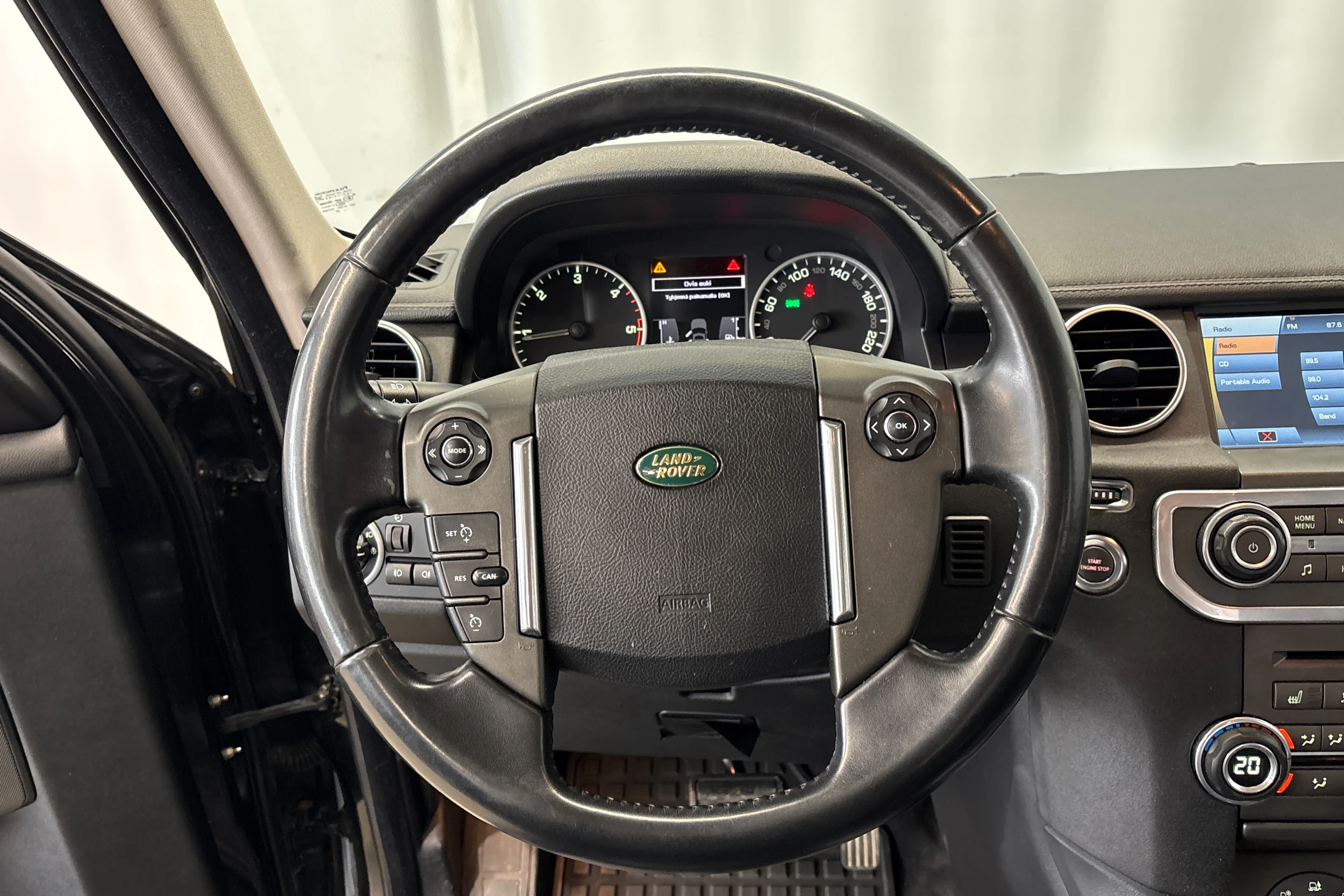 musta Land Rover Discovery 2011 kuva 15.