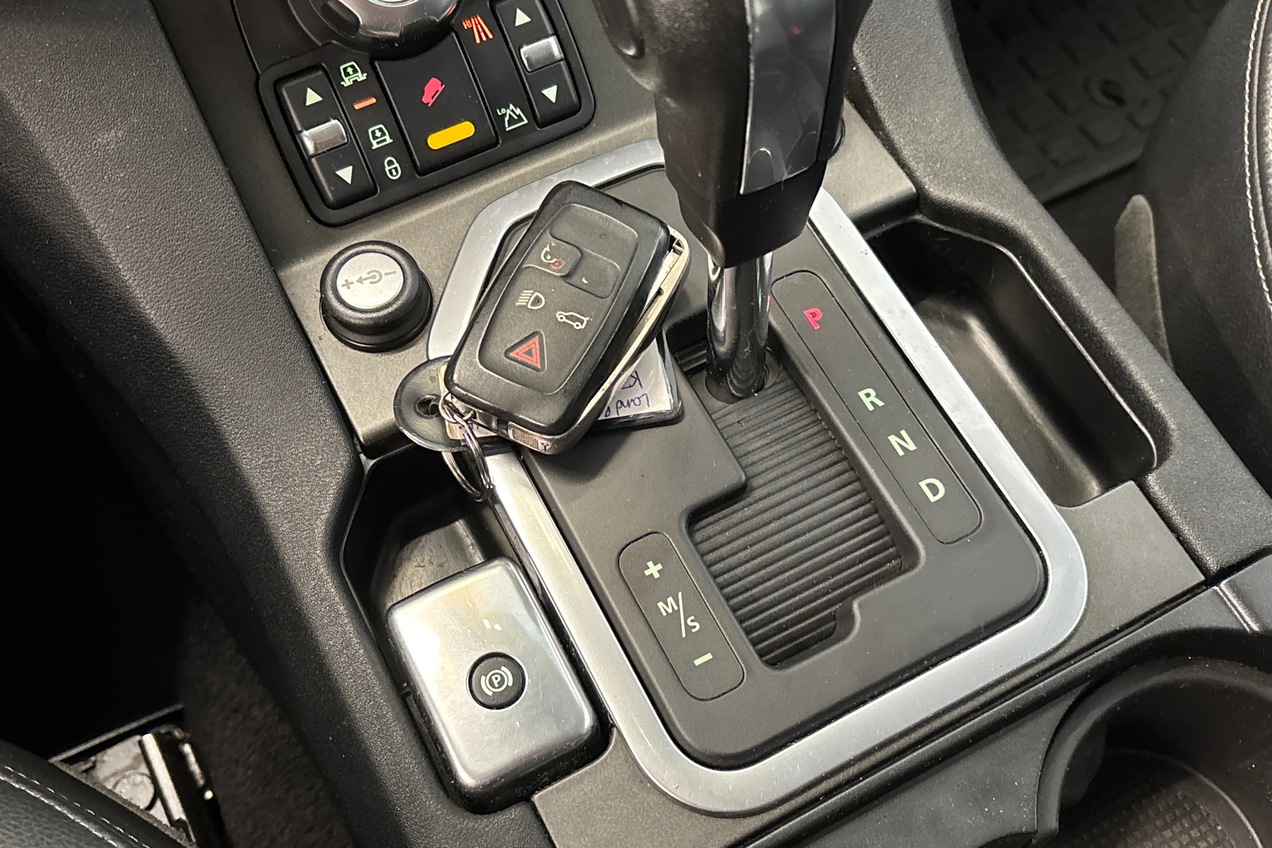 musta Land Rover Discovery 2011 kuva 24.