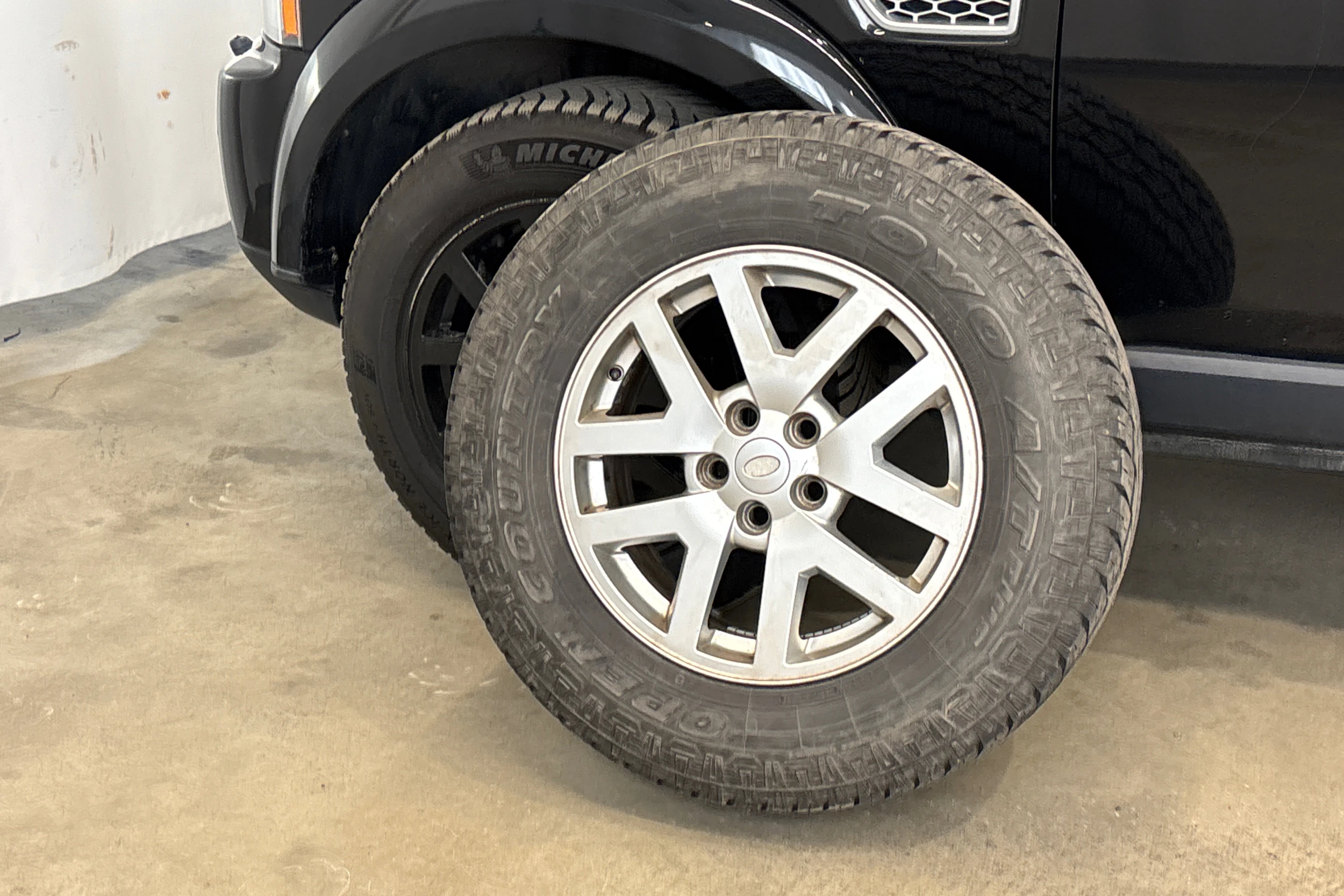 musta Land Rover Discovery 2011 kuva 34.