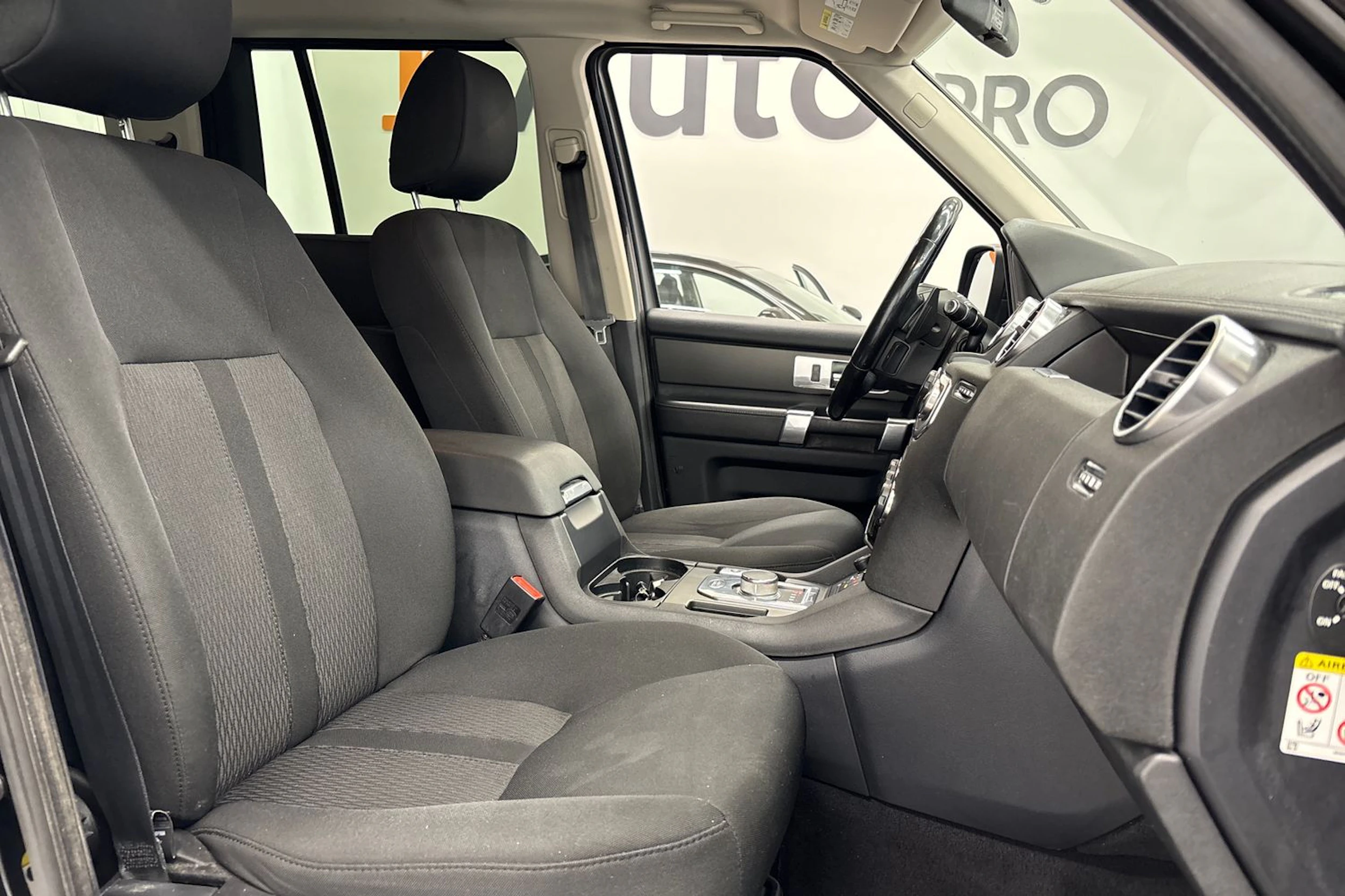 musta Land Rover Discovery 2012 kuva 12.