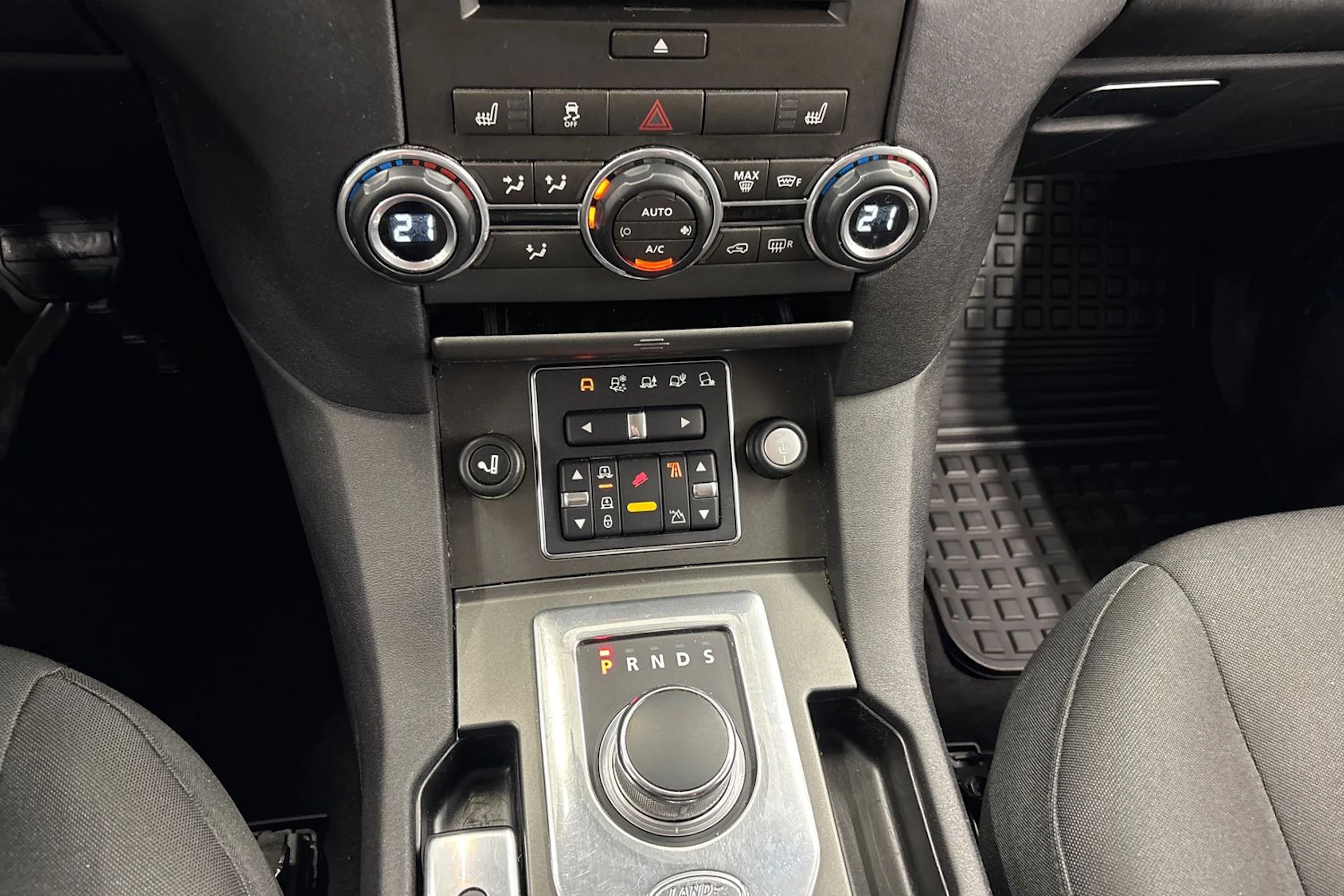 musta Land Rover Discovery 2012 kuva 13.