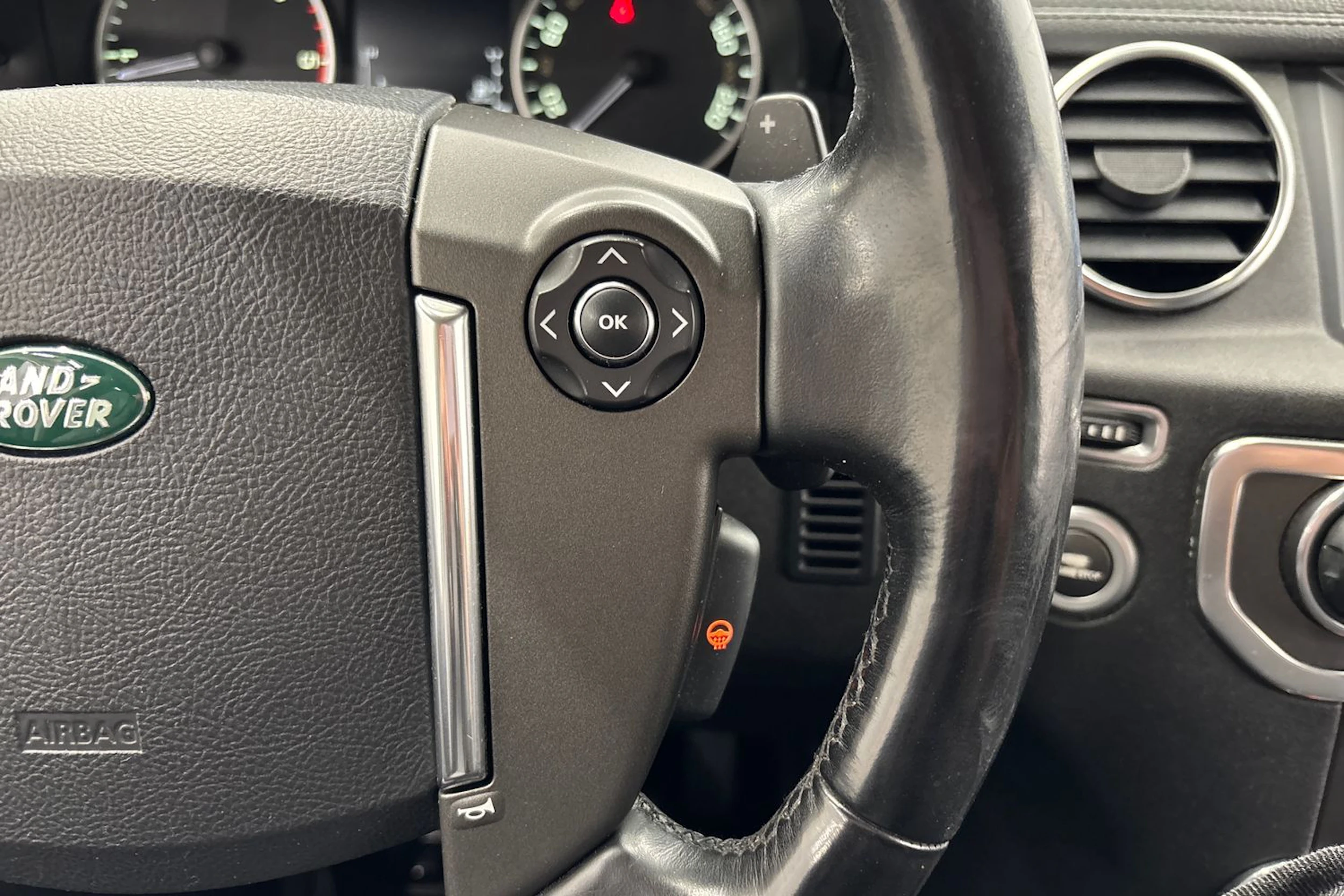 musta Land Rover Discovery 2012 kuva 16.