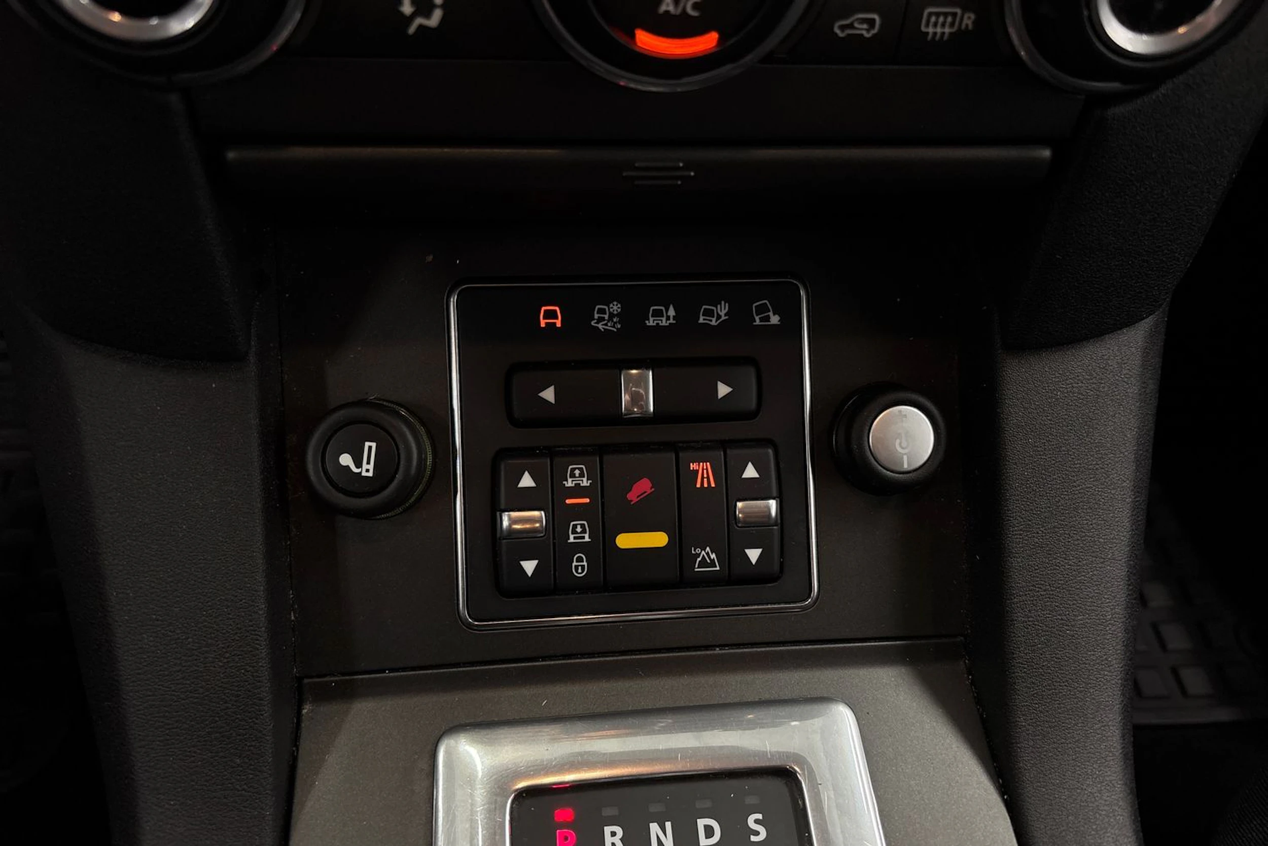musta Land Rover Discovery 2012 kuva 18.