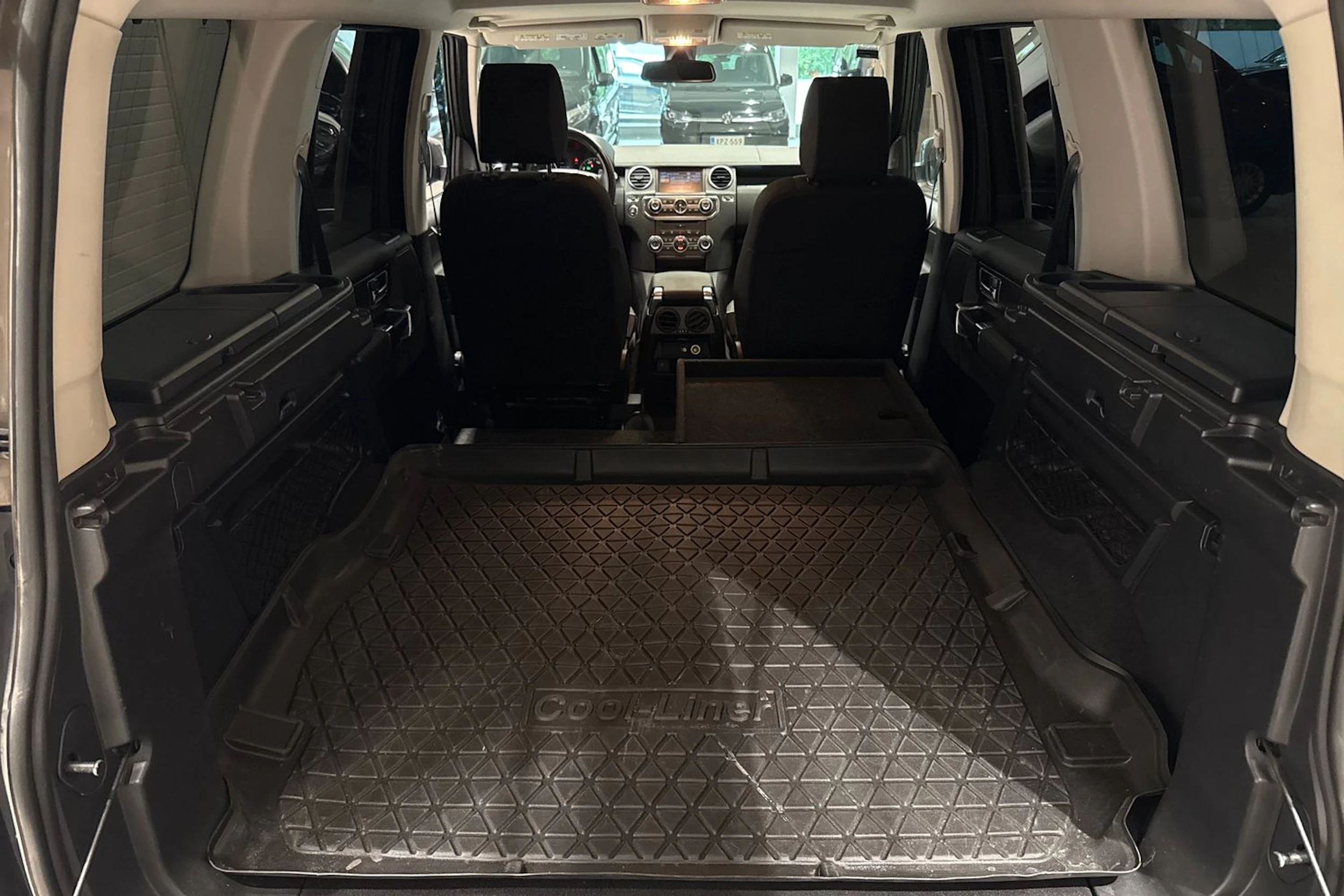 ruskea (beige) Land Rover Discovery 2013 kuva 23.