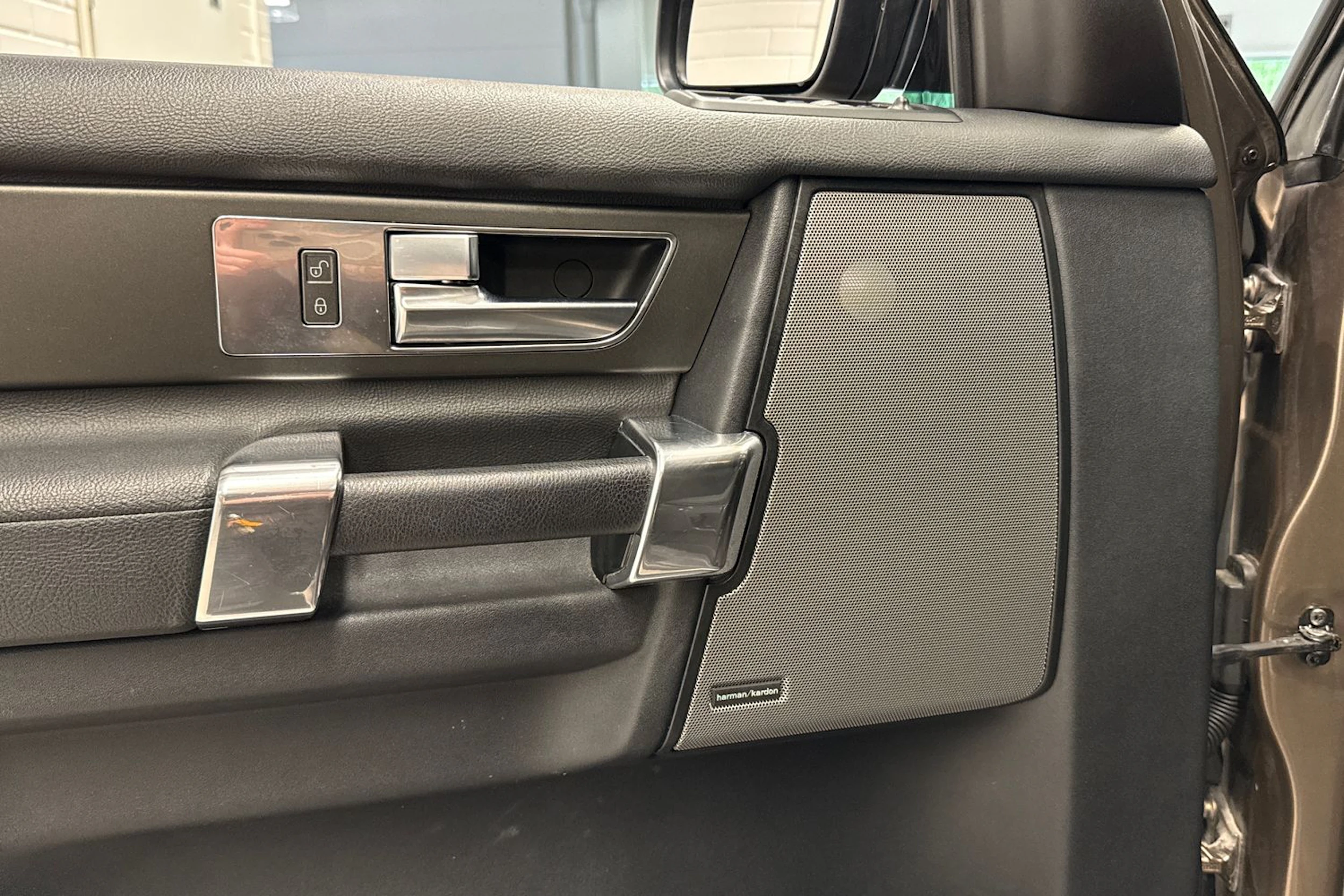ruskea (beige) Land Rover Discovery 2013 kuva 26.