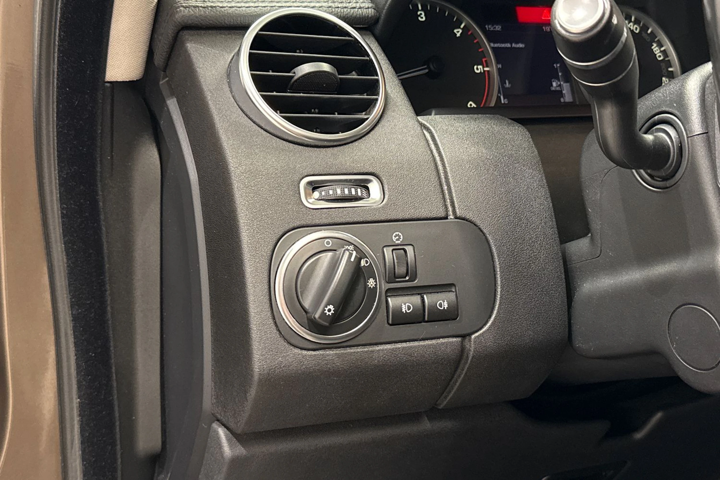 ruskea (beige) Land Rover Discovery 2013 kuva 27.