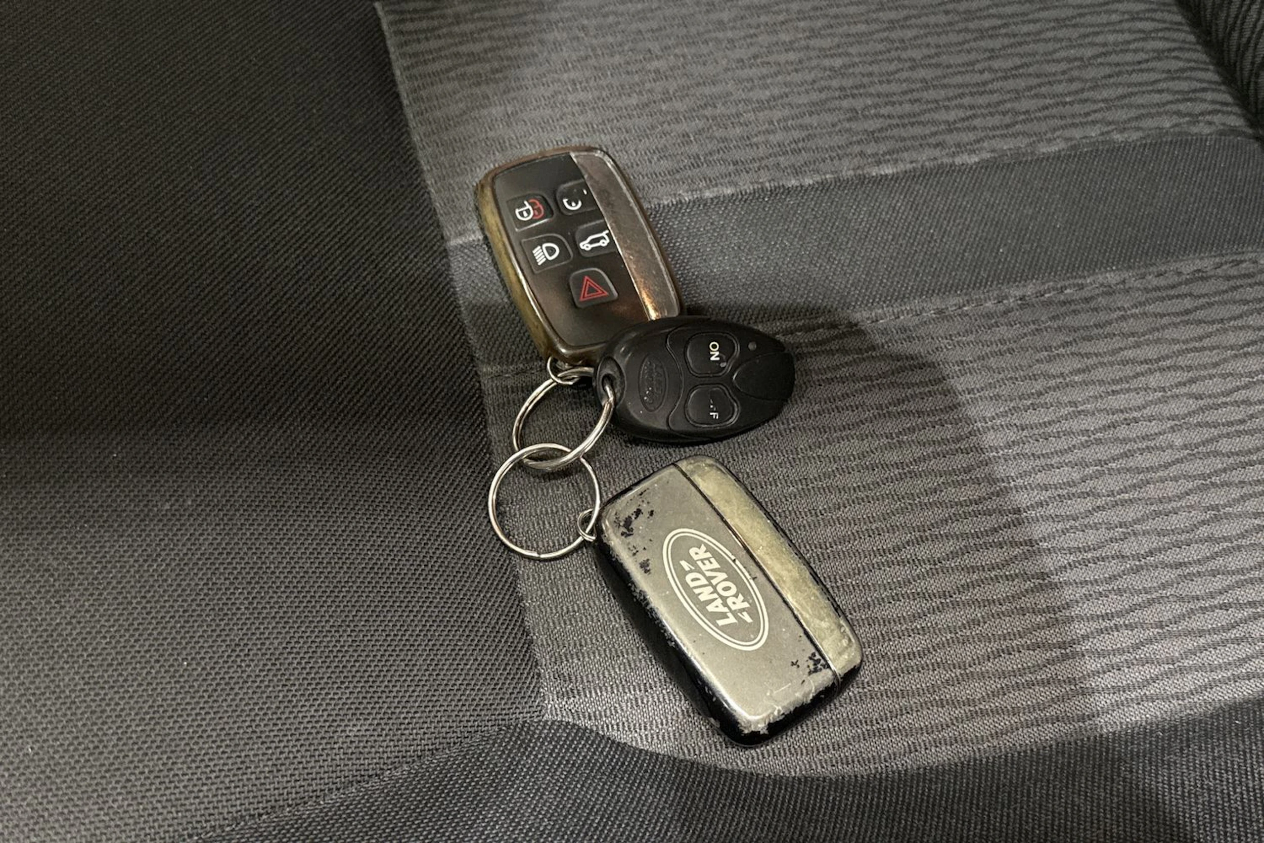 ruskea (beige) Land Rover Discovery 2013 kuva 28.
