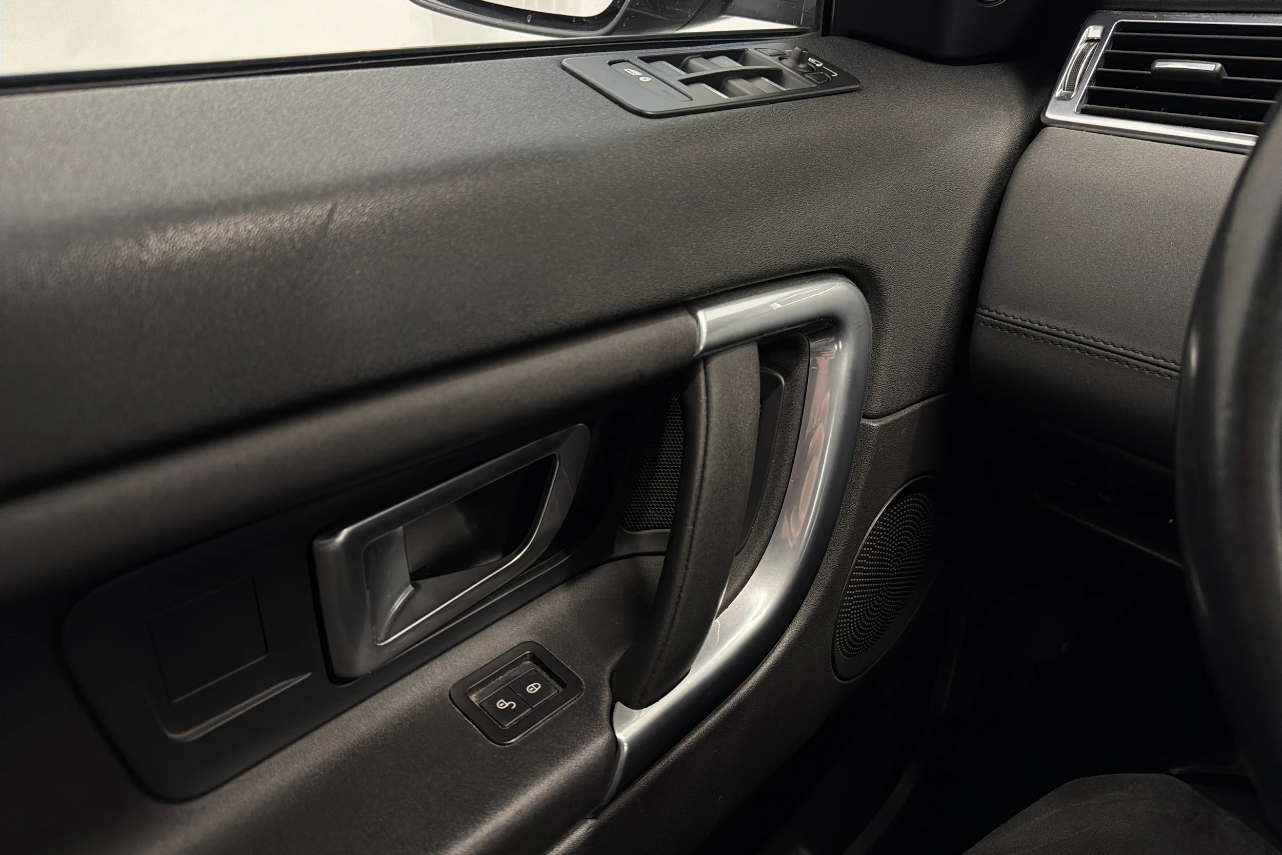 harmaa Land Rover Discovery 2016 kuva 10.