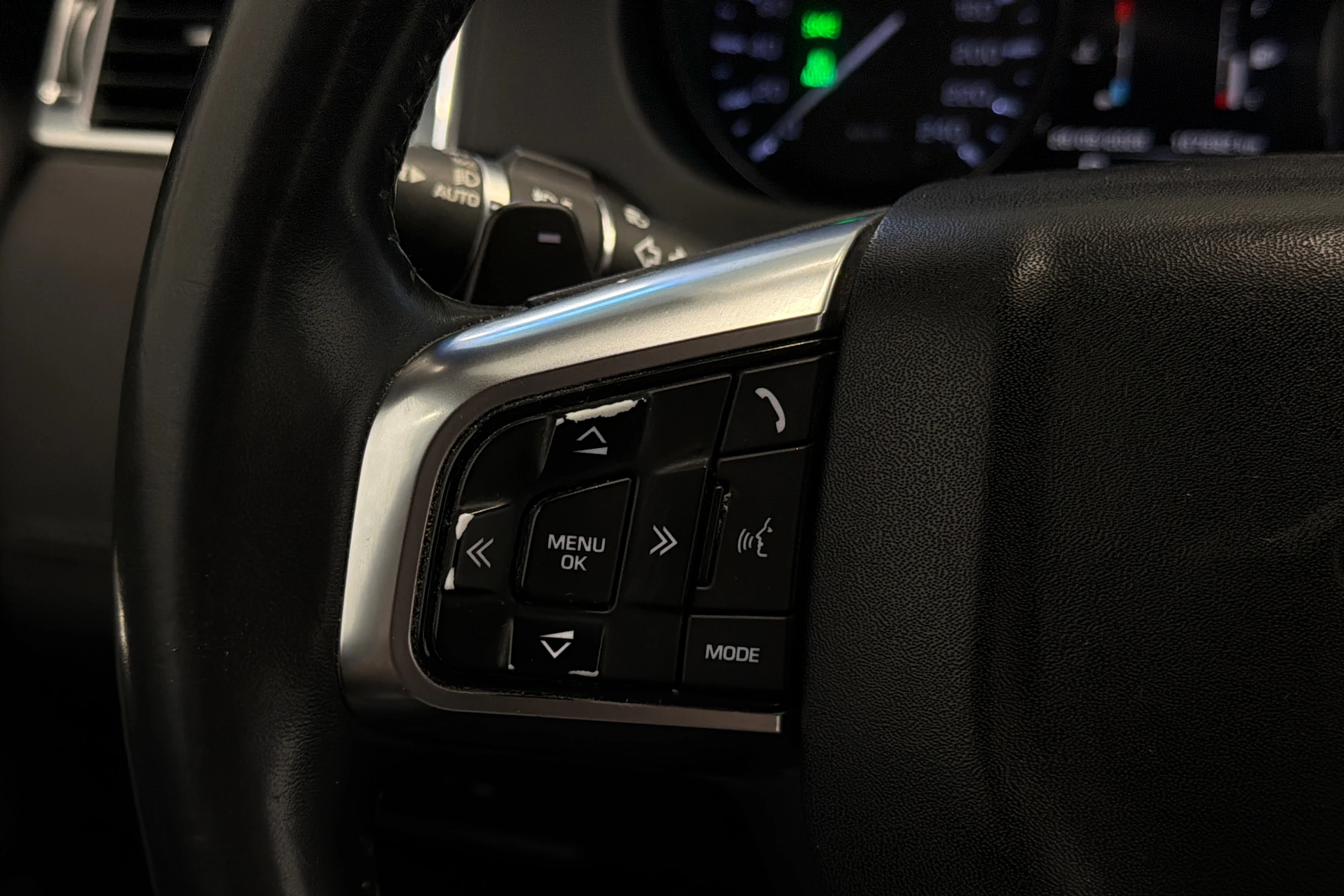 harmaa Land Rover Discovery 2016 kuva 13.