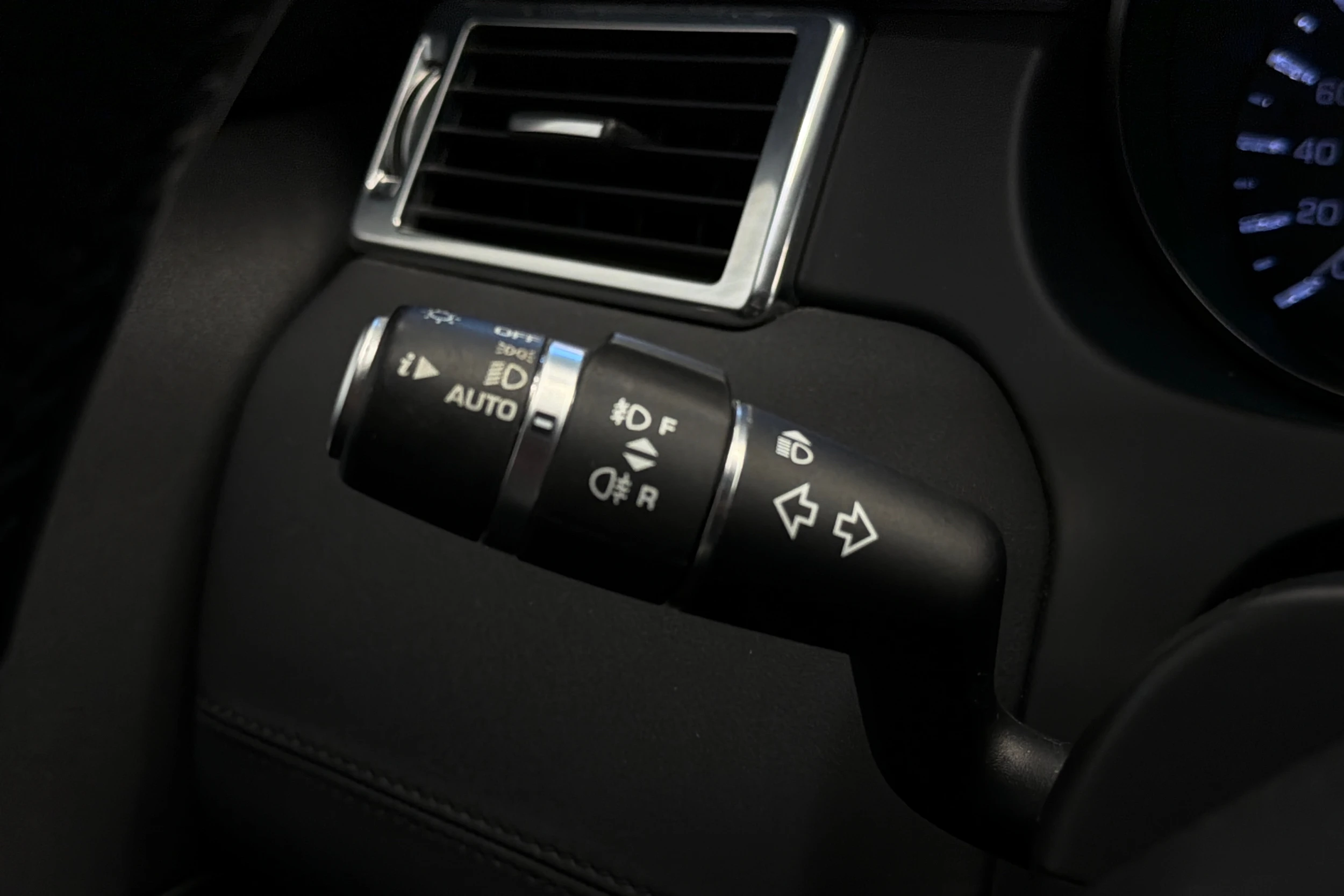 harmaa Land Rover Discovery 2016 kuva 15.