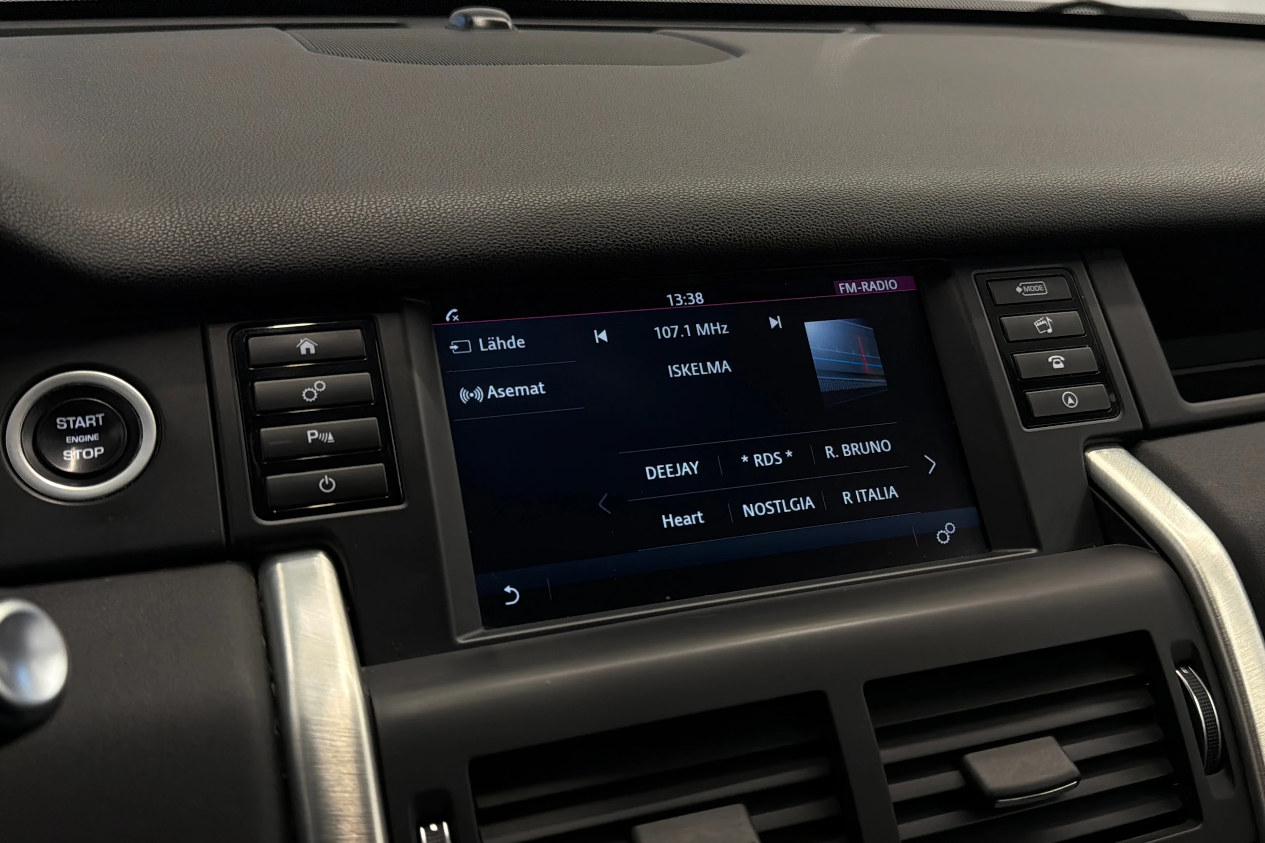 harmaa Land Rover Discovery 2016 kuva 17.
