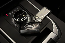 harmaa Land Rover Discovery 2016 kuva 23.