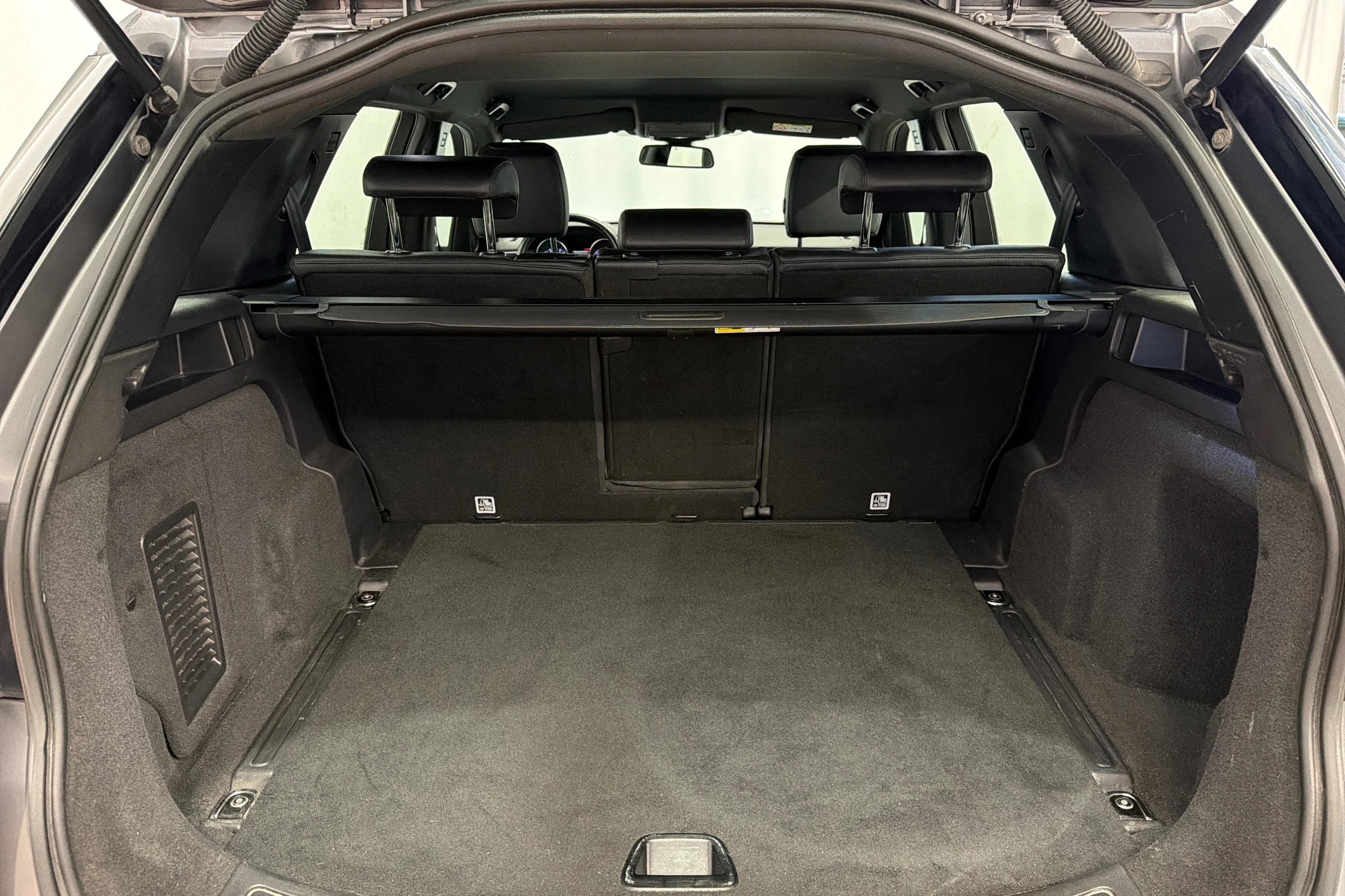 harmaa Land Rover Discovery 2016 kuva 31.