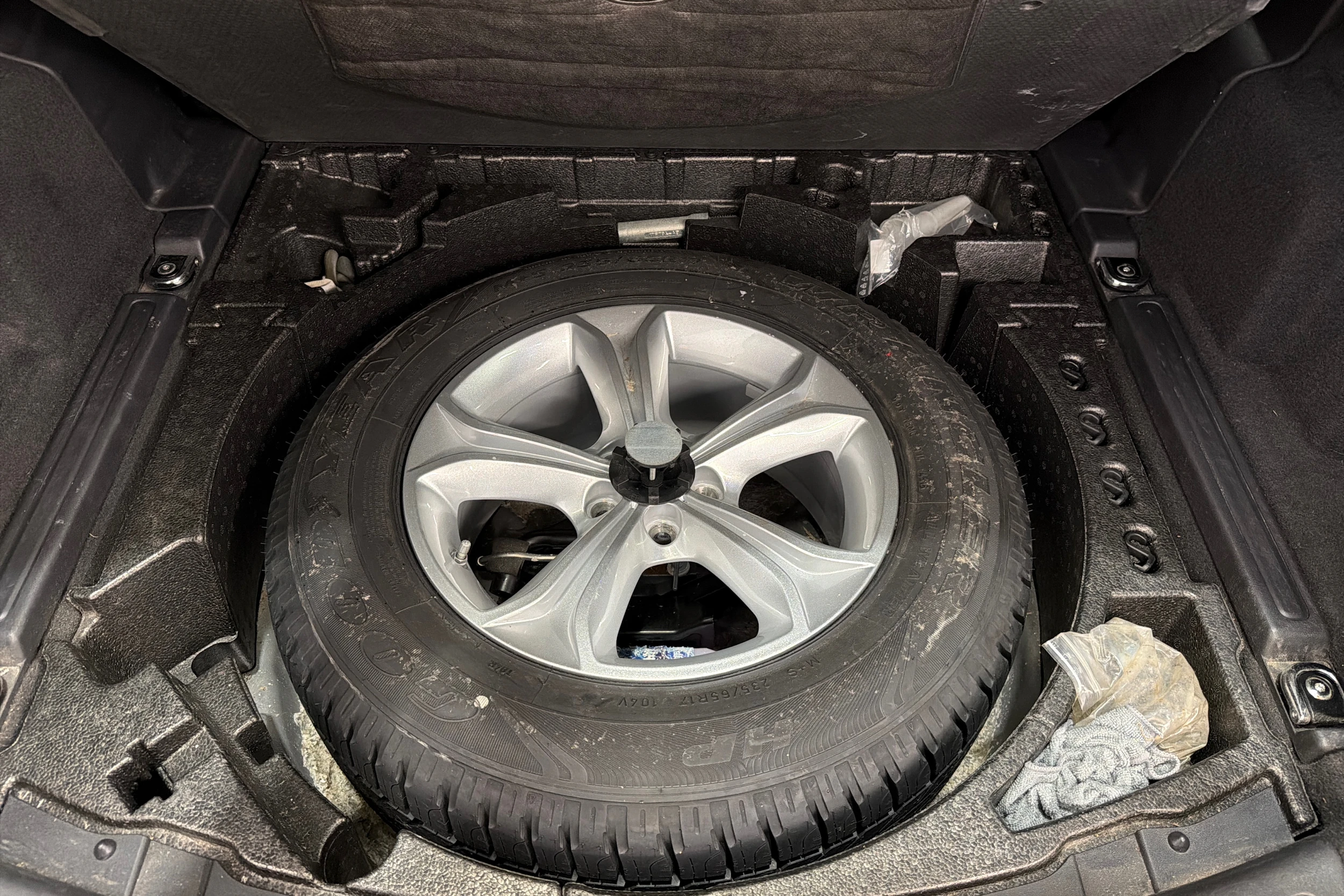 harmaa Land Rover Discovery 2016 kuva 32.