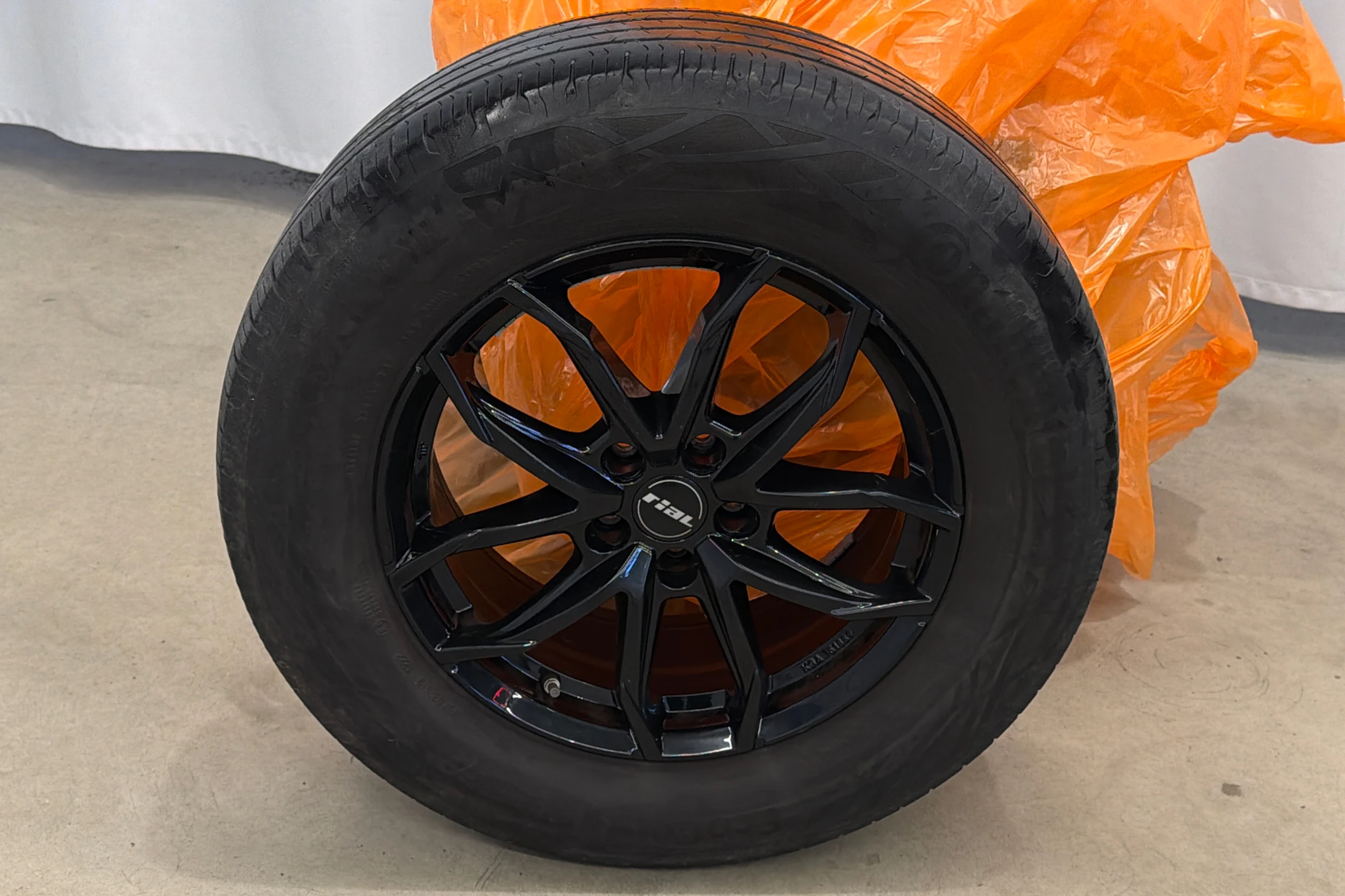 harmaa Land Rover Discovery 2016 kuva 37.