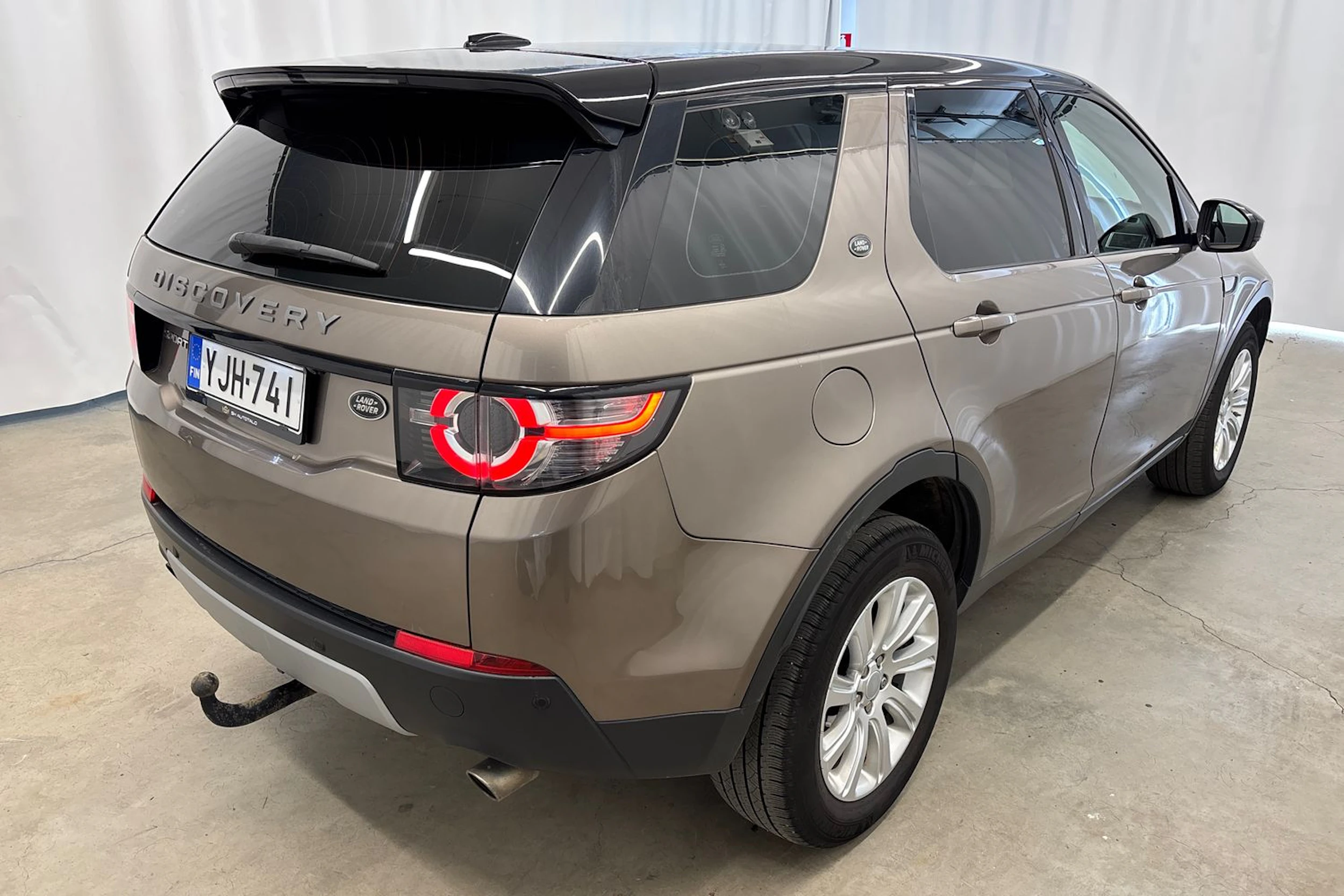 met. harmaa Land Rover Discovery Sport 2016 kuva 11.