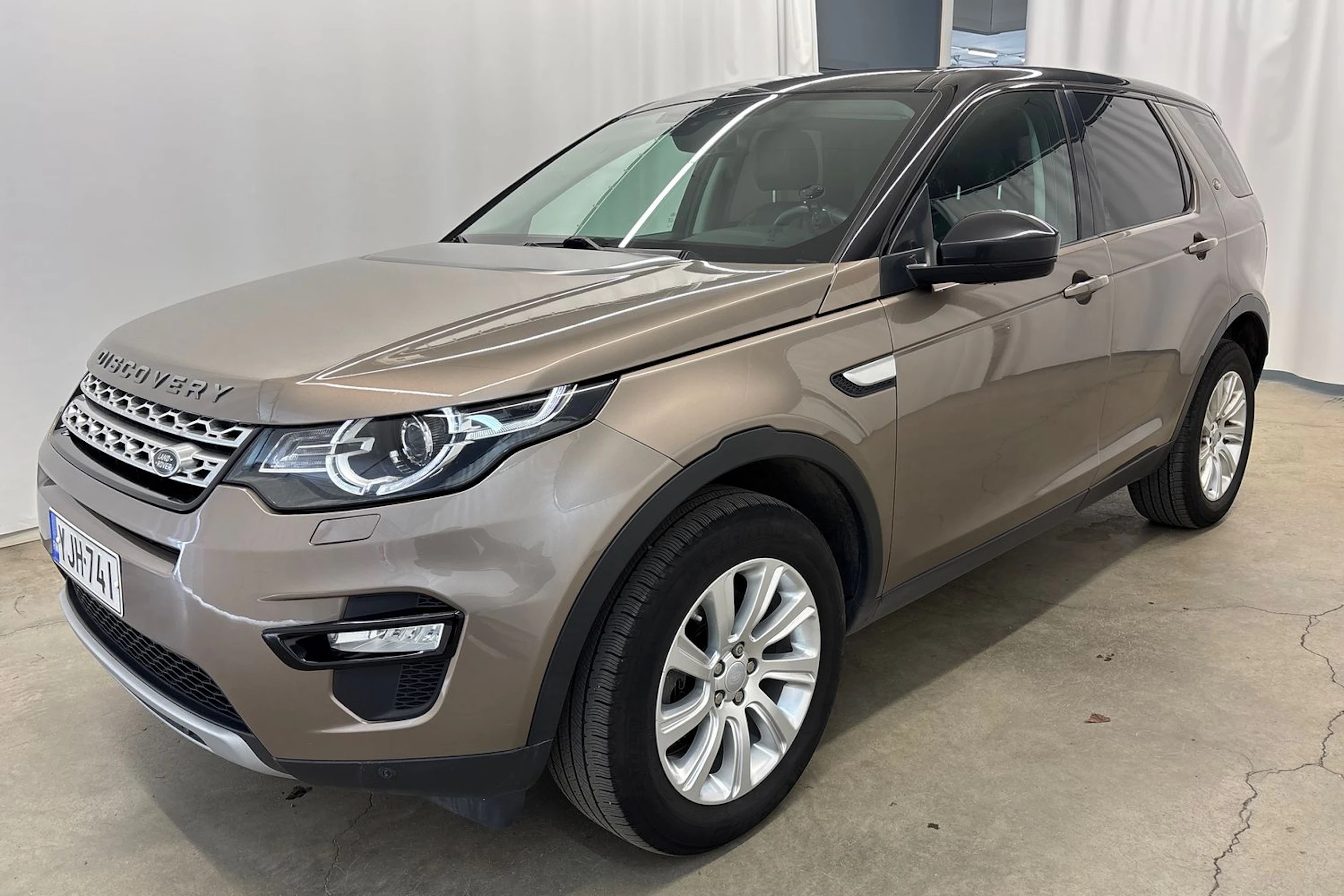 met. harmaa Land Rover Discovery Sport 2016 kuva 12.