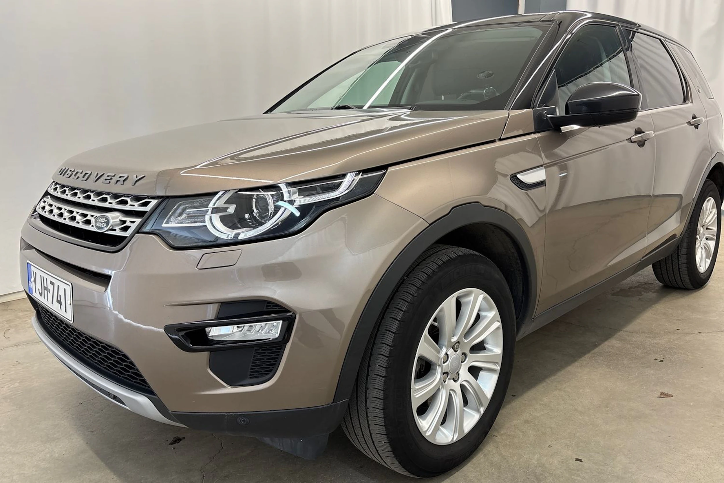 met. harmaa Land Rover Discovery Sport 2016 kuva 17.