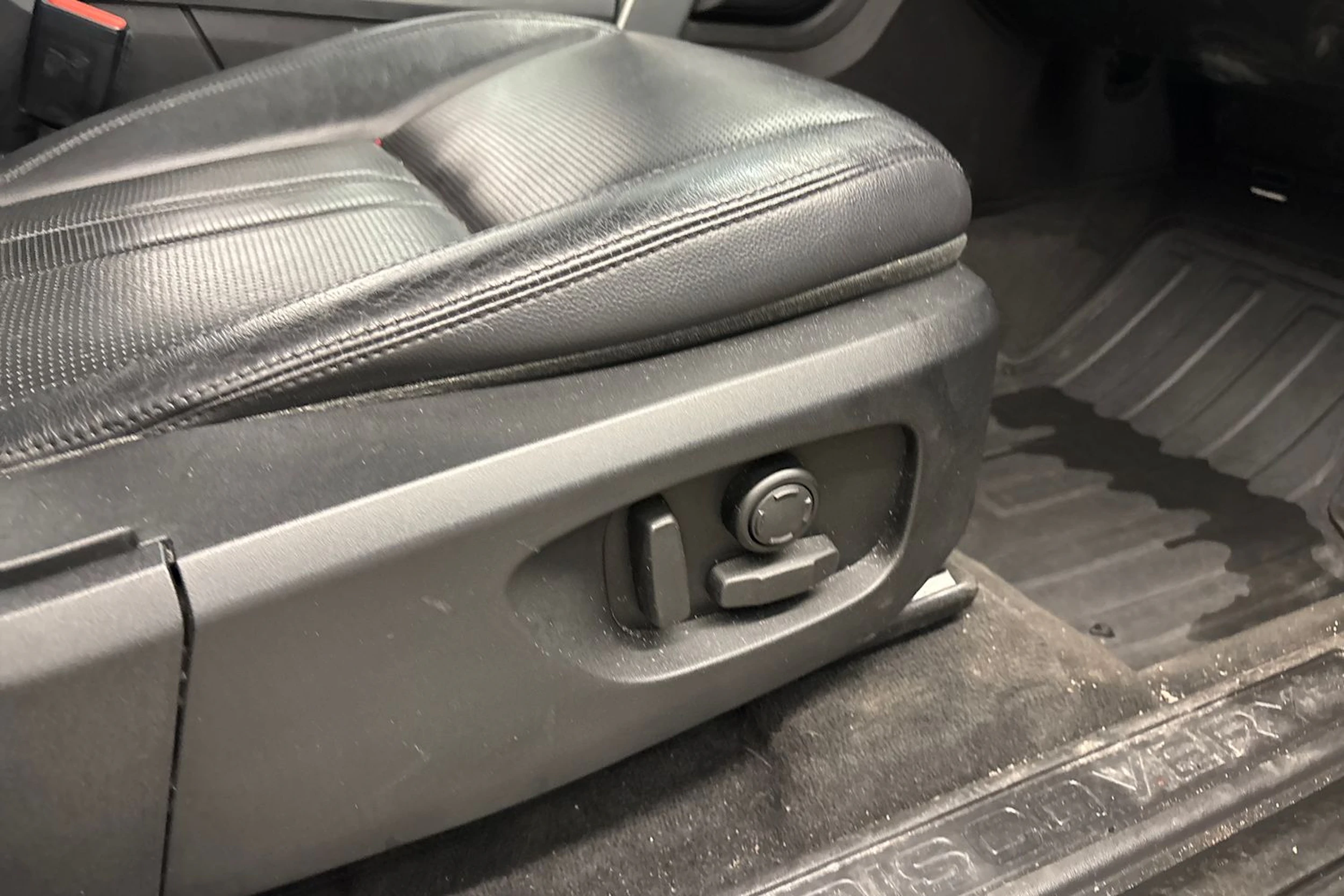 met. harmaa Land Rover Discovery Sport 2016 kuva 29.