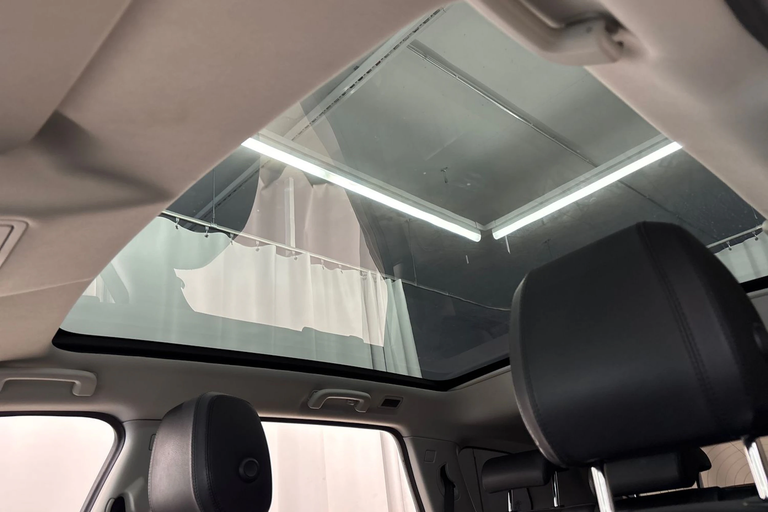 met. harmaa Land Rover Discovery Sport 2016 kuva 33.