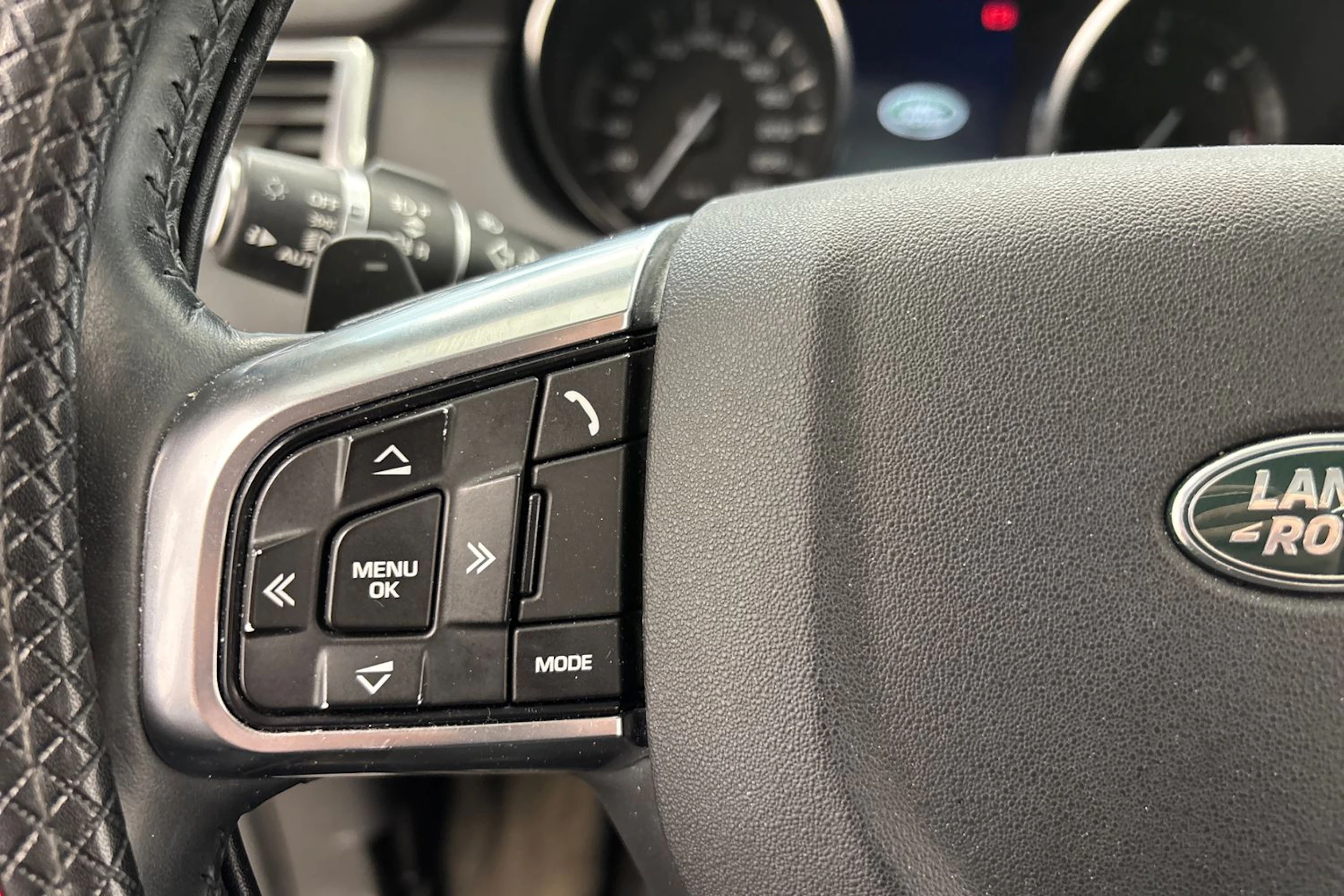 met. harmaa Land Rover Discovery Sport 2016 kuva 35.