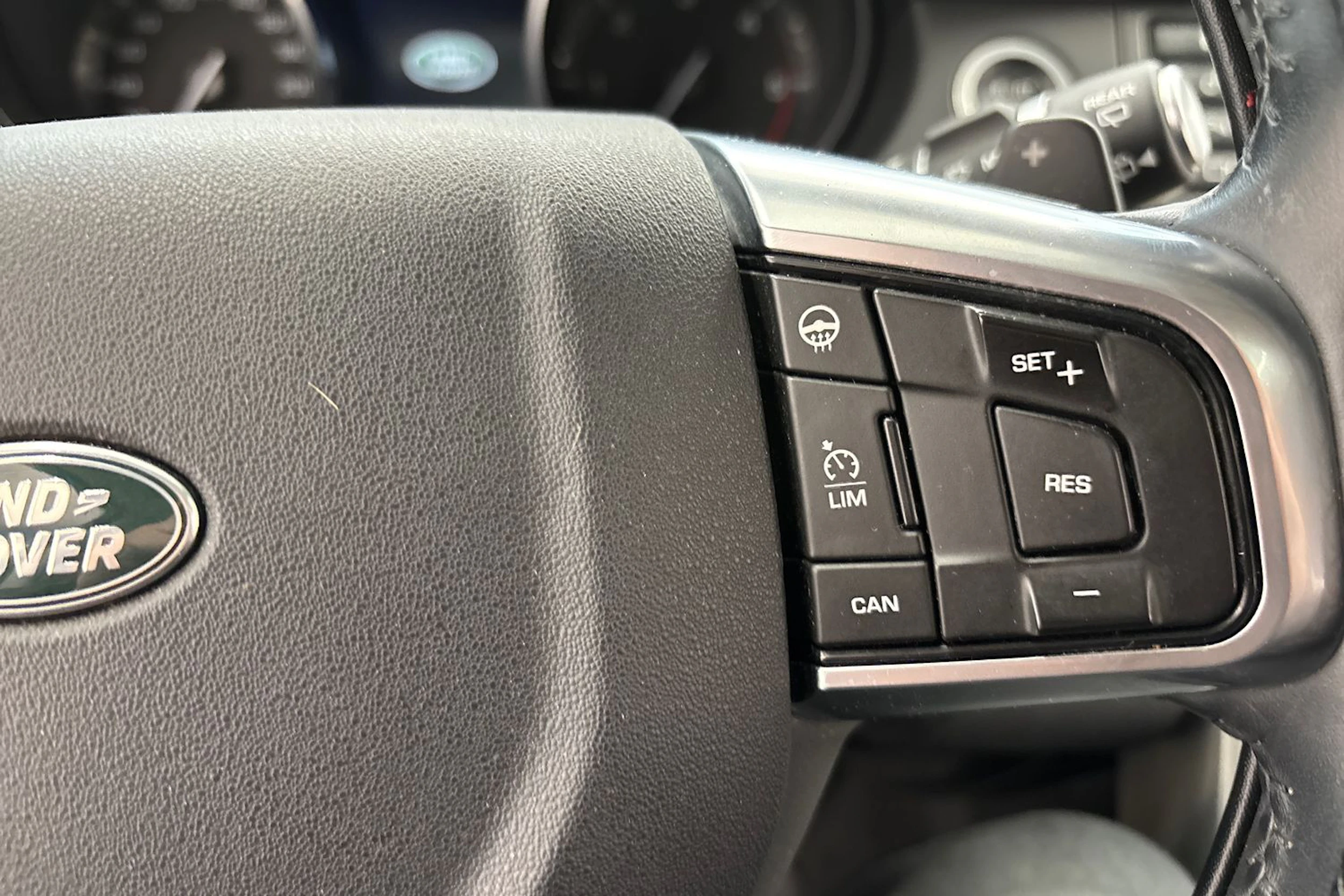 met. harmaa Land Rover Discovery Sport 2016 kuva 36.