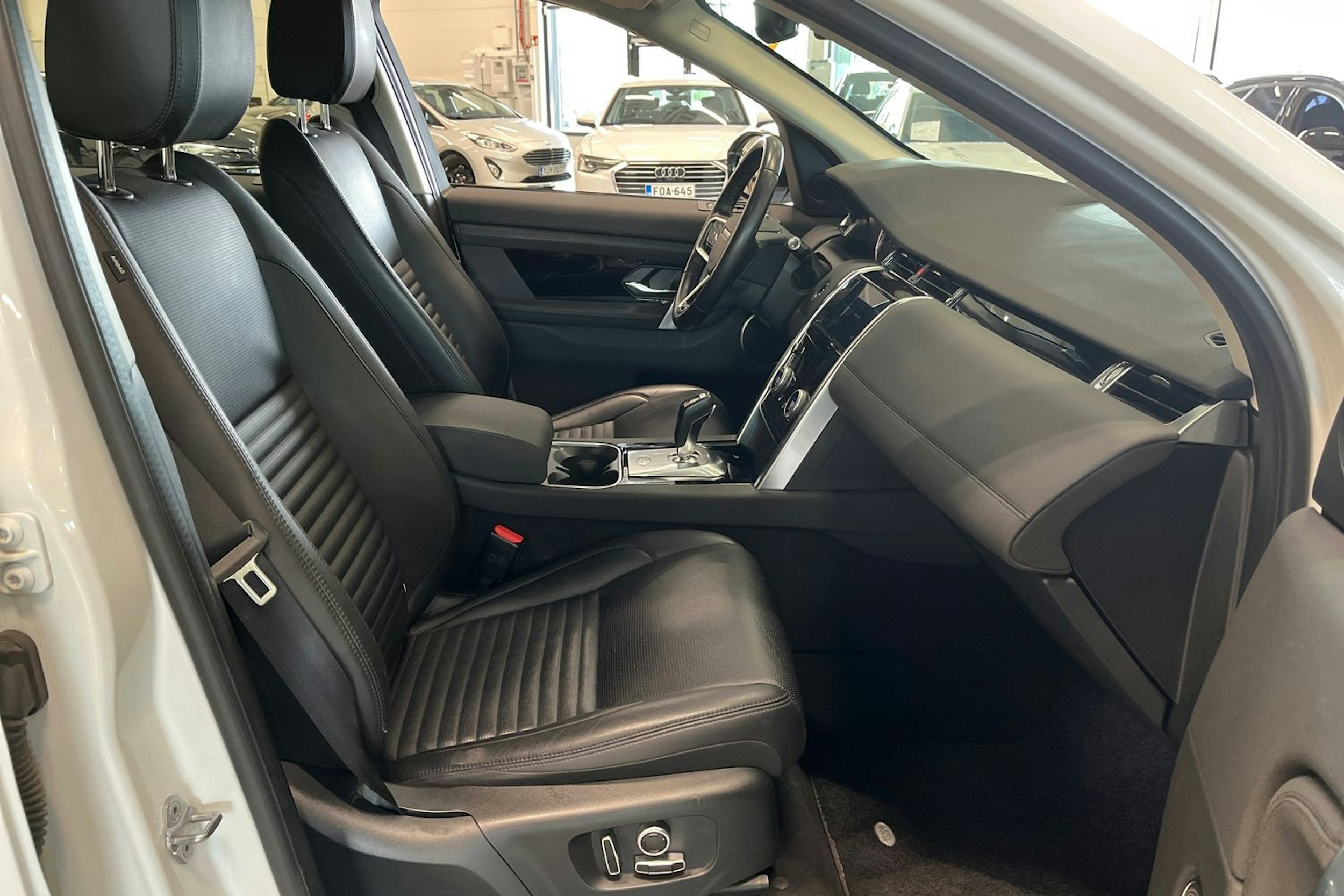 valkoinen Land Rover Discovery Sport 2021 kuva 12.