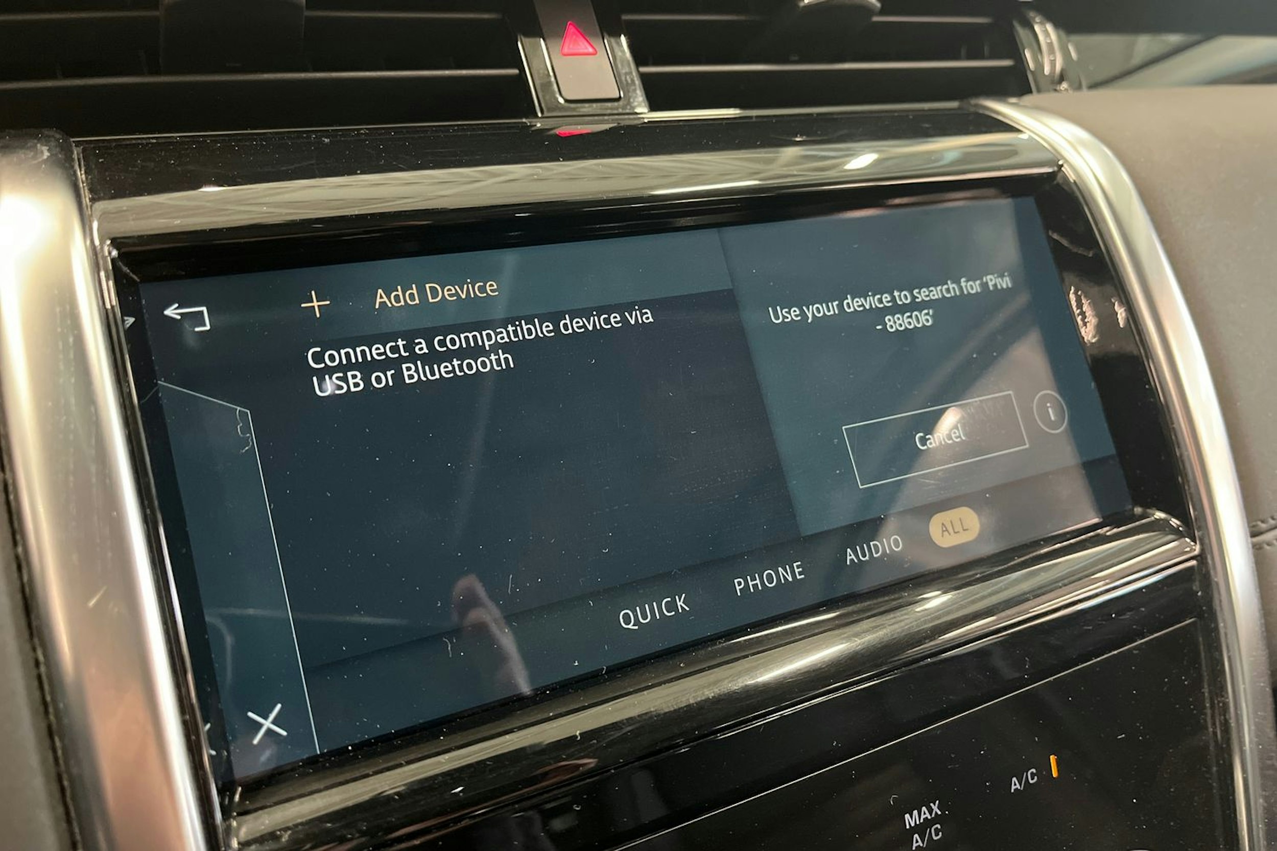 valkoinen Land Rover Discovery Sport 2021 kuva 19.