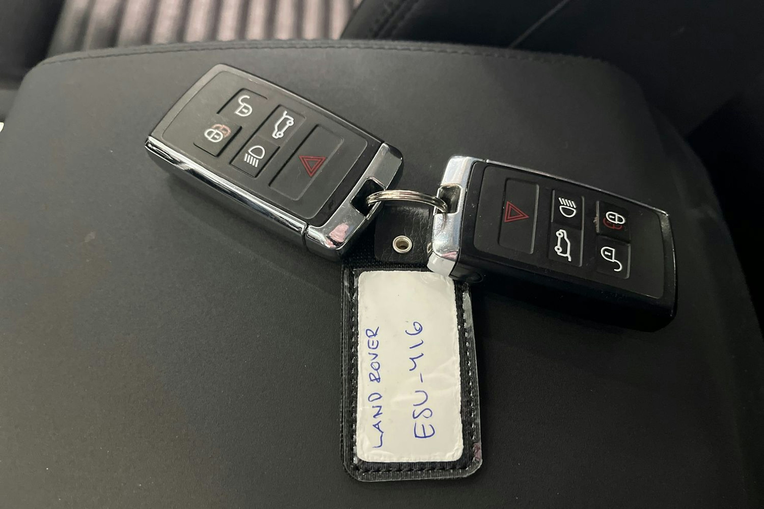 valkoinen Land Rover Discovery Sport 2021 kuva 27.
