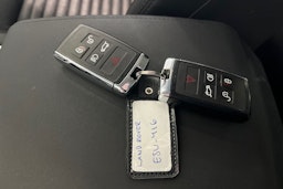 valkoinen Land Rover Discovery Sport 2021 kuva 27.