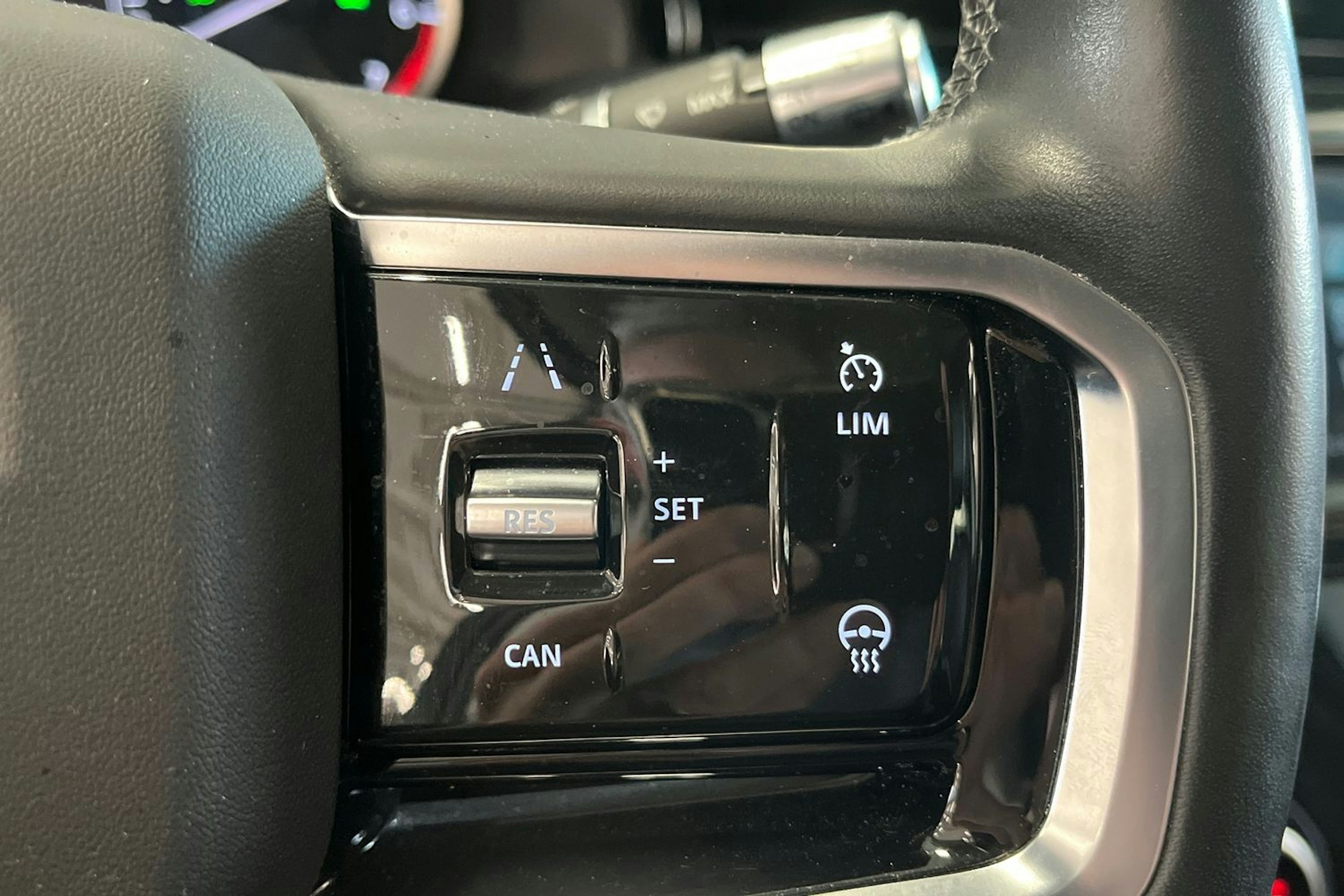 valkoinen Land Rover Discovery Sport 2021 kuva 28.