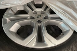 valkoinen Land Rover Discovery Sport 2021 kuva 32.