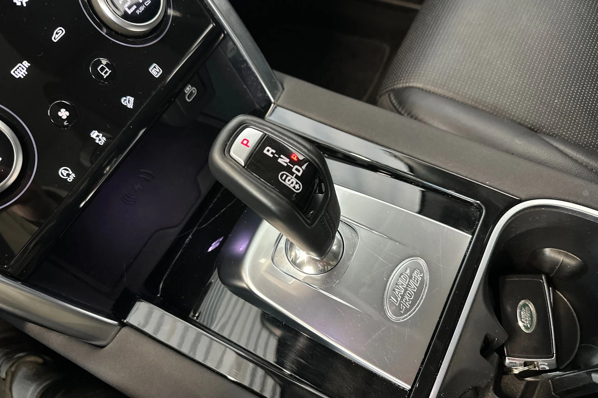 valkoinen Land Rover Discovery Sport 2021 kuva 33.