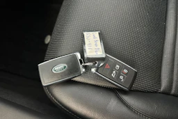 valkoinen Land Rover Discovery Sport 2021 kuva 34.
