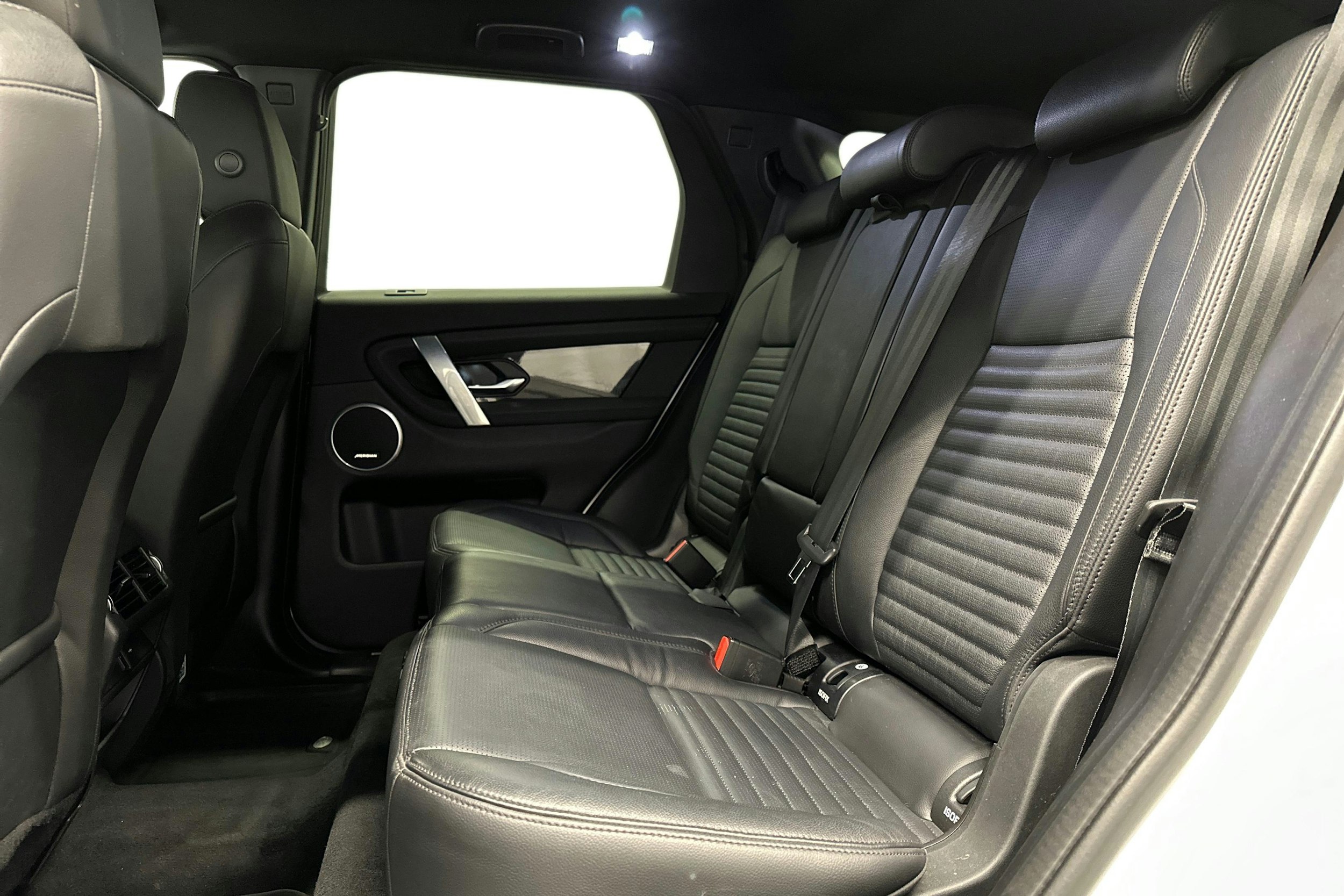 valkoinen Land Rover Discovery Sport 2021 kuva 10.