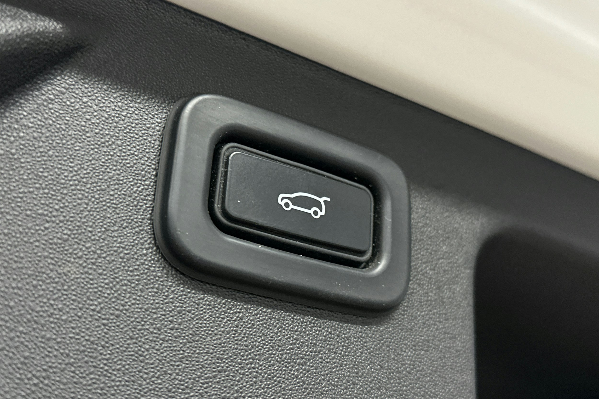 valkoinen Land Rover Discovery Sport 2021 kuva 15.