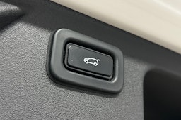 valkoinen Land Rover Discovery Sport 2021 kuva 15.