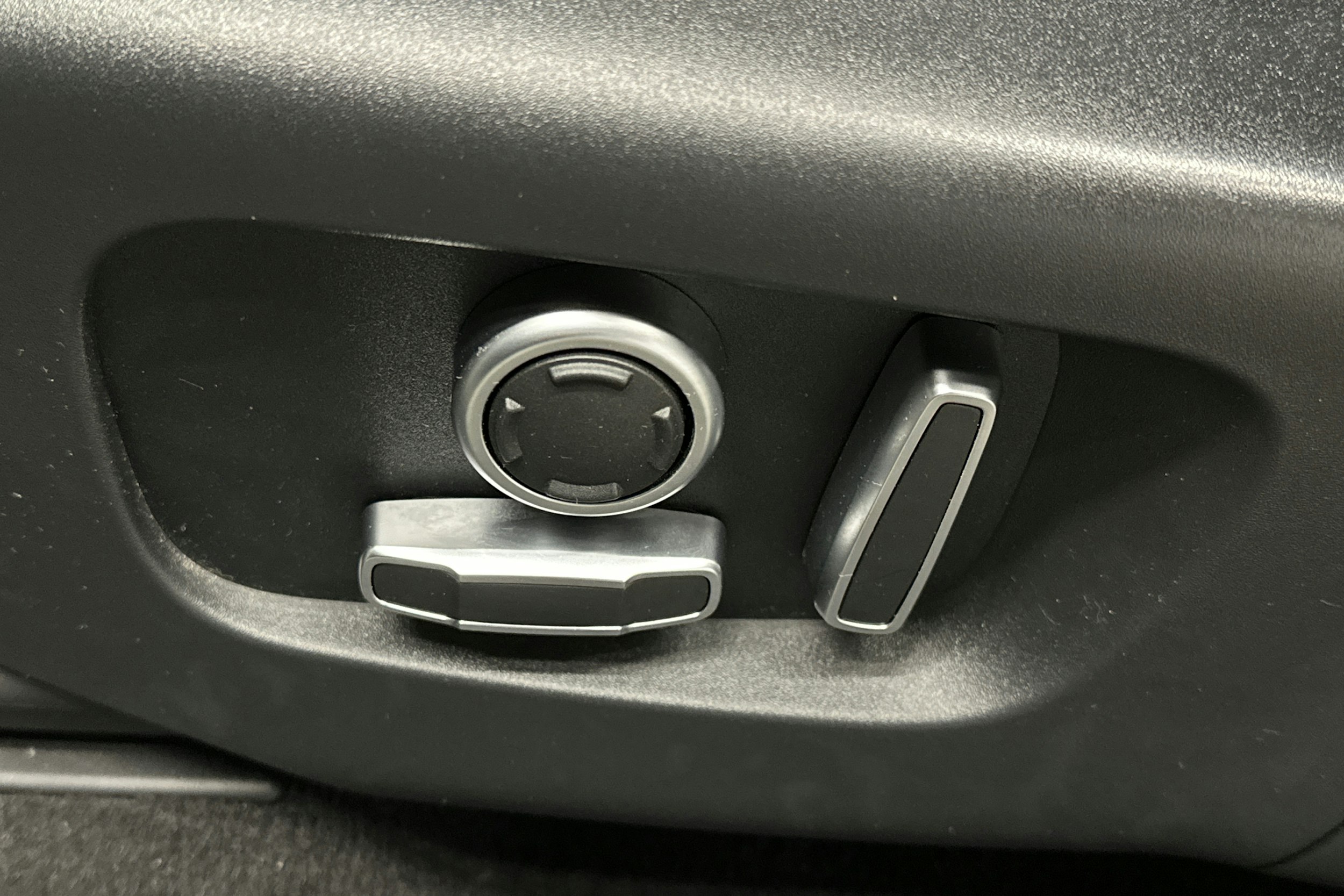 valkoinen Land Rover Discovery Sport 2021 kuva 17.