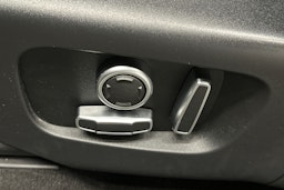 valkoinen Land Rover Discovery Sport 2021 kuva 17.