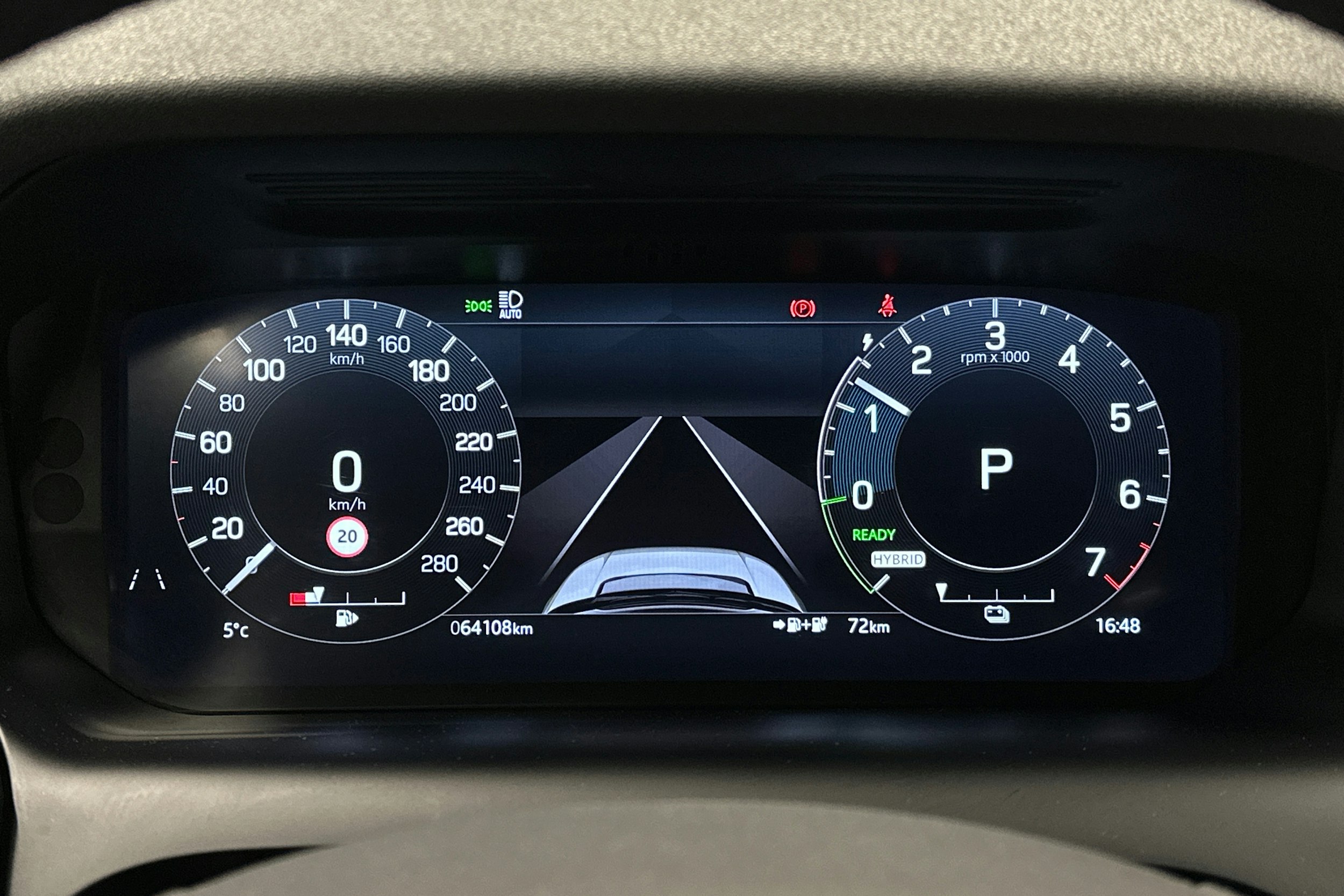 valkoinen Land Rover Discovery Sport 2021 kuva 23.