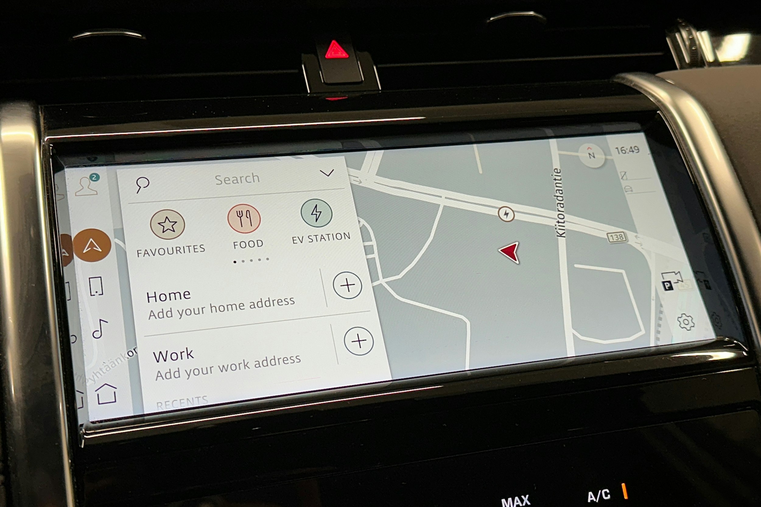 valkoinen Land Rover Discovery Sport 2021 kuva 25.