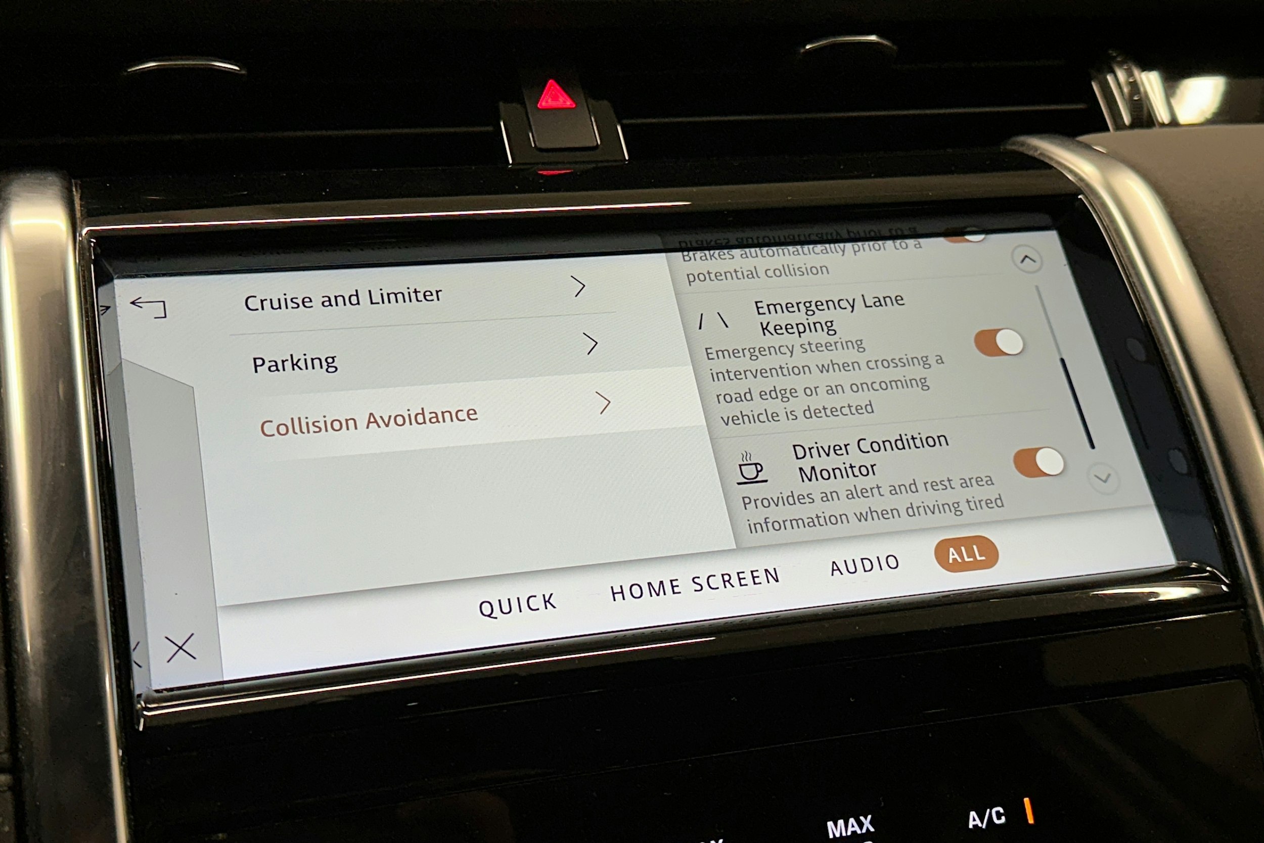 valkoinen Land Rover Discovery Sport 2021 kuva 27.