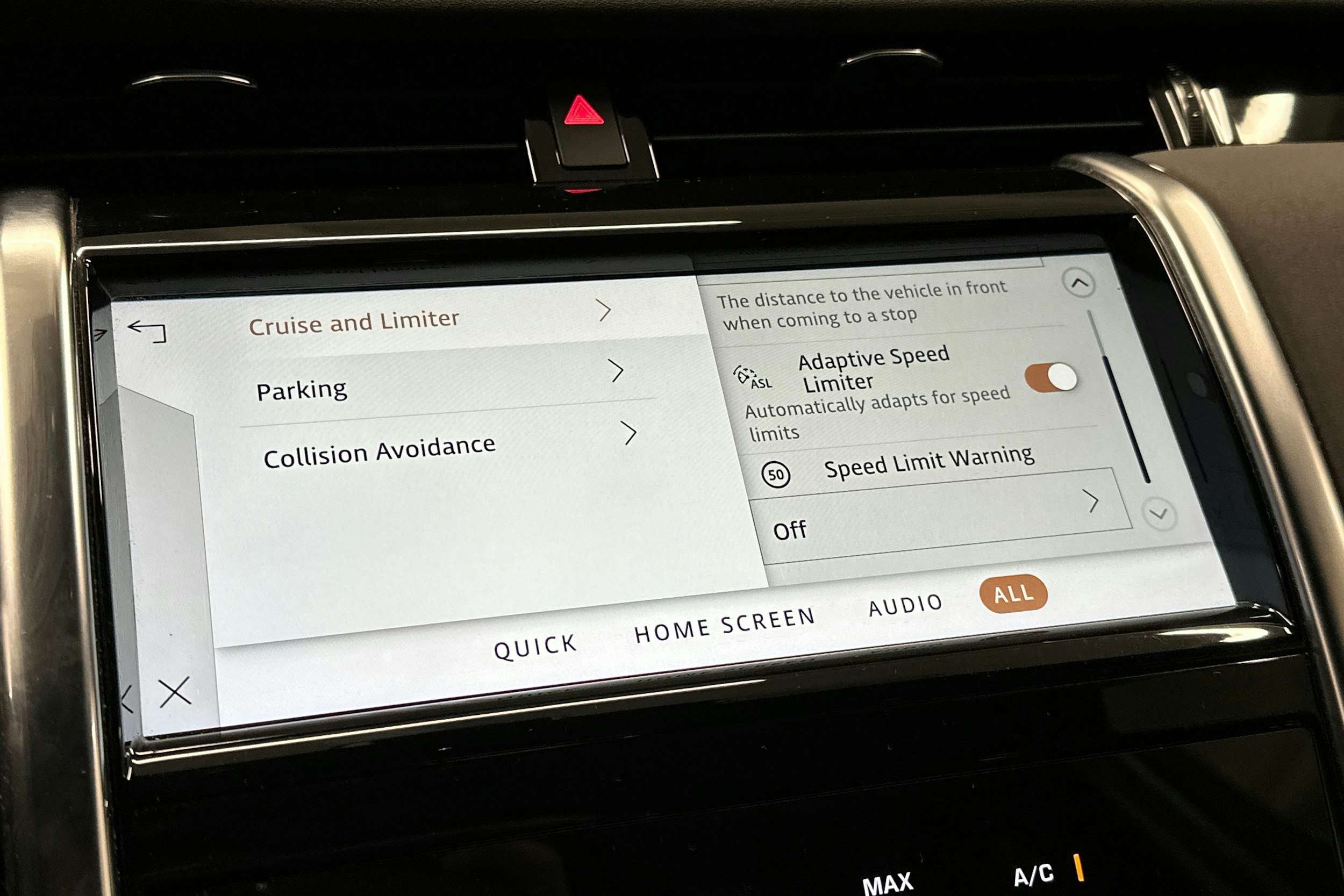 valkoinen Land Rover Discovery Sport 2021 kuva 29.